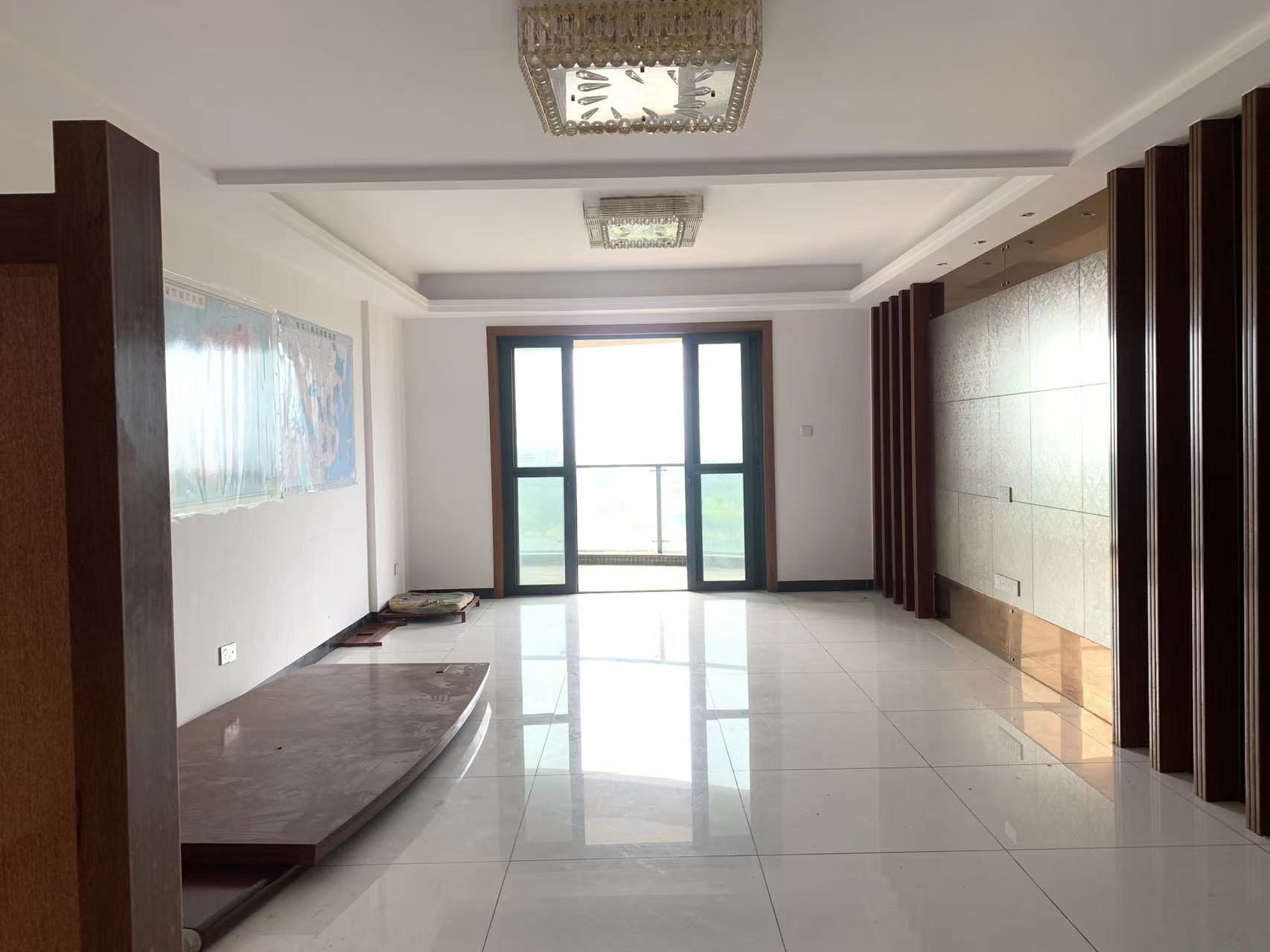 宝华海景  3室2厅2卫    288.0万 宝华海景  3室2厅2卫    288.0万室内图