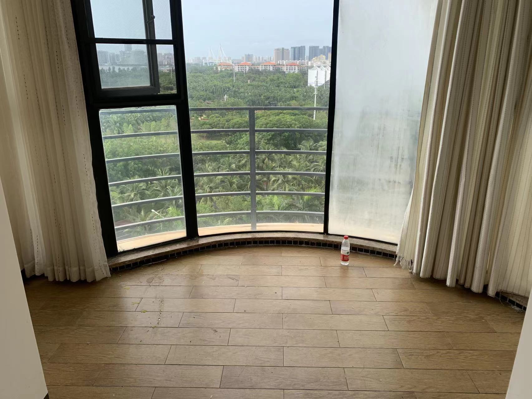 宝华海景  3室2厅2卫    288.0万 宝华海景  3室2厅2卫    288.0万室内图