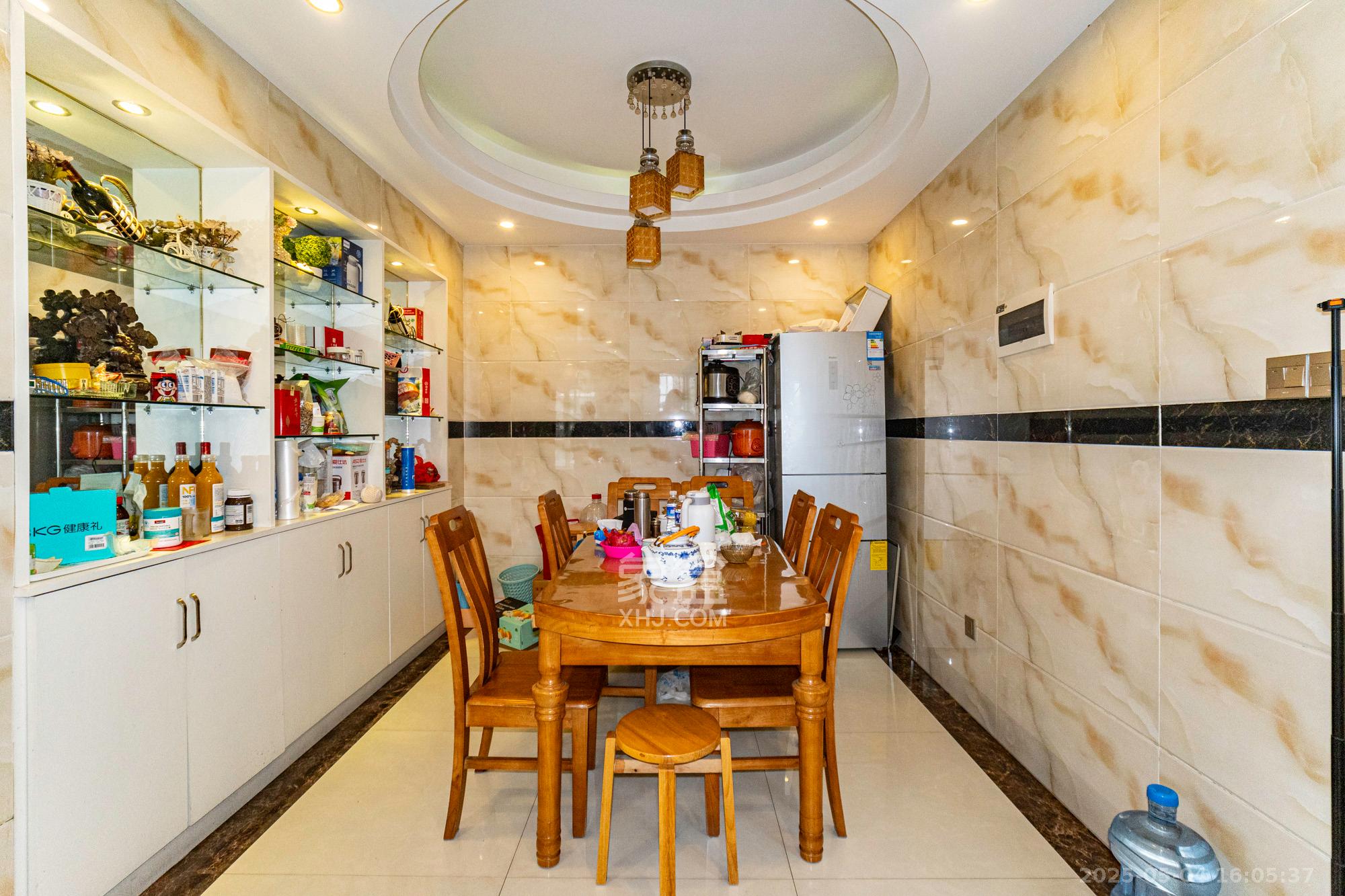 楚天世纪城东苑  3室2厅1卫    68.0万 楚天世纪城东苑  3室2厅1卫    68.0万客厅