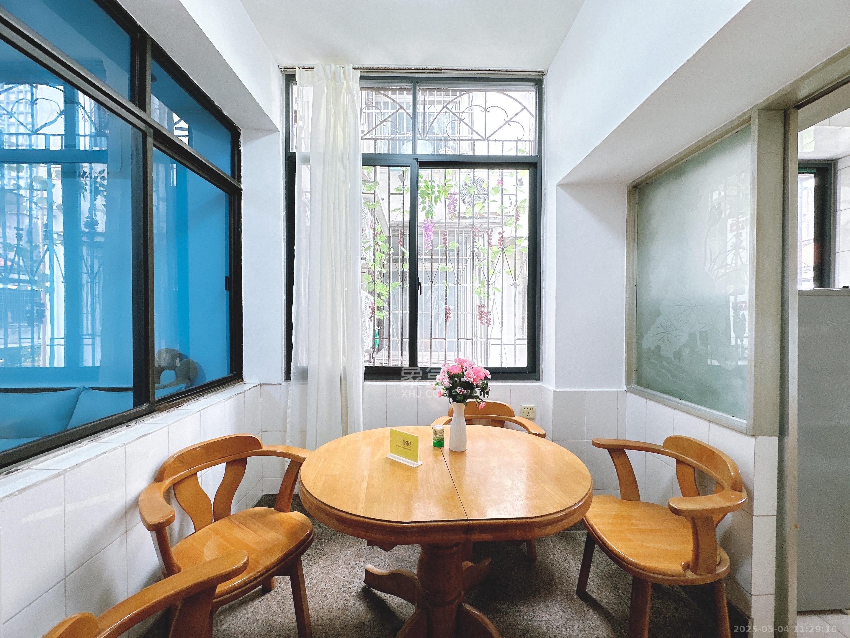 便河边人大宿舍(长沙市人大常委会家属区) 4室2厅1卫 4000.0元/月 便河边人大宿舍(长沙市人大常委会家属区) 4室2厅1卫 4000.0元/月室内图