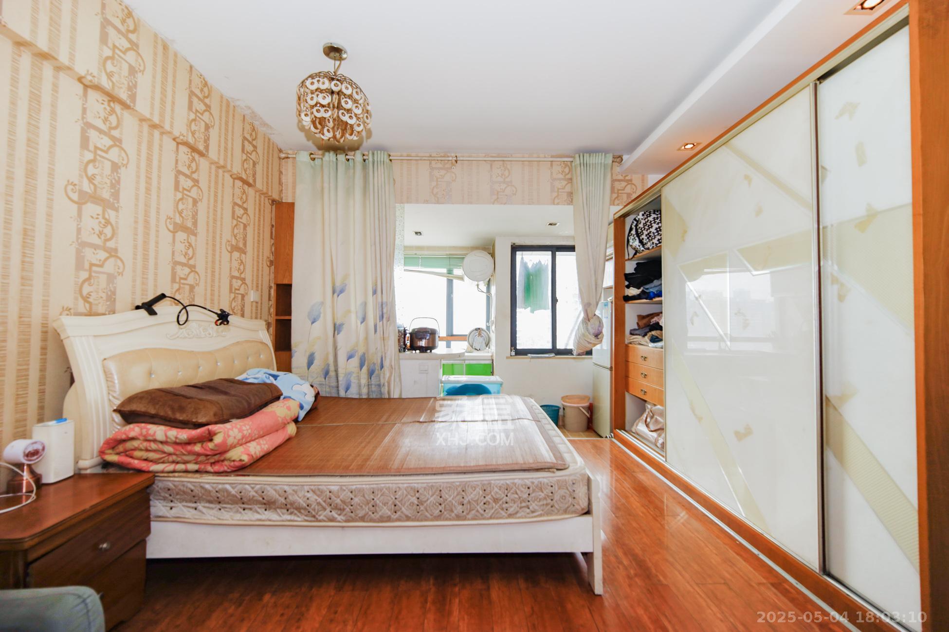 亚商国际 1室1厅1卫 24.8万 亚商国际 1室1厅1卫 24.8万客厅