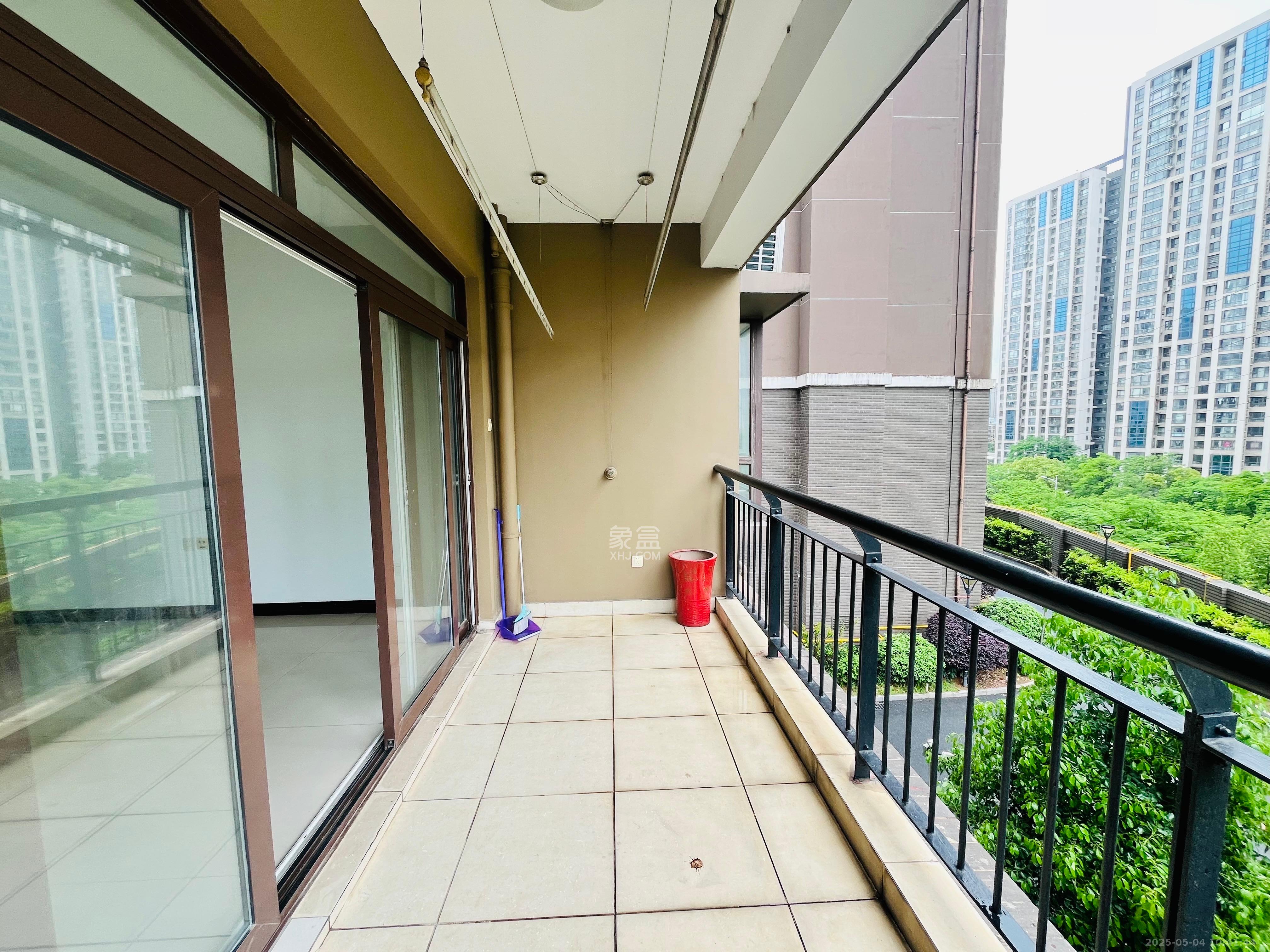 HC新城(建工集团单位房)  3室2厅2卫    2700.0元/月 HC新城(建工集团单位房)  3室2厅2卫    2700.0元/月室内图