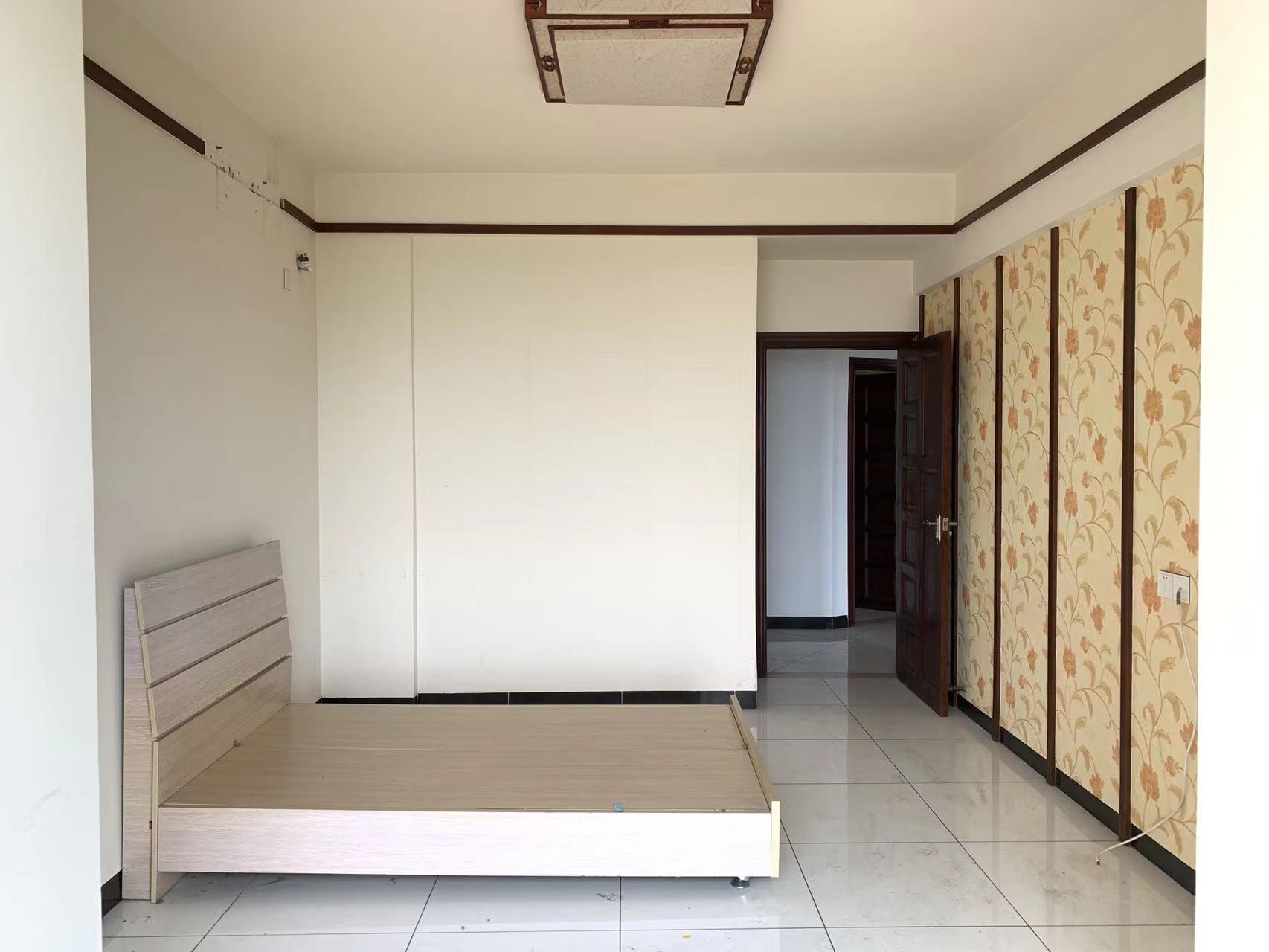 宝华海景  3室2厅2卫    288.0万 宝华海景  3室2厅2卫    288.0万室内图