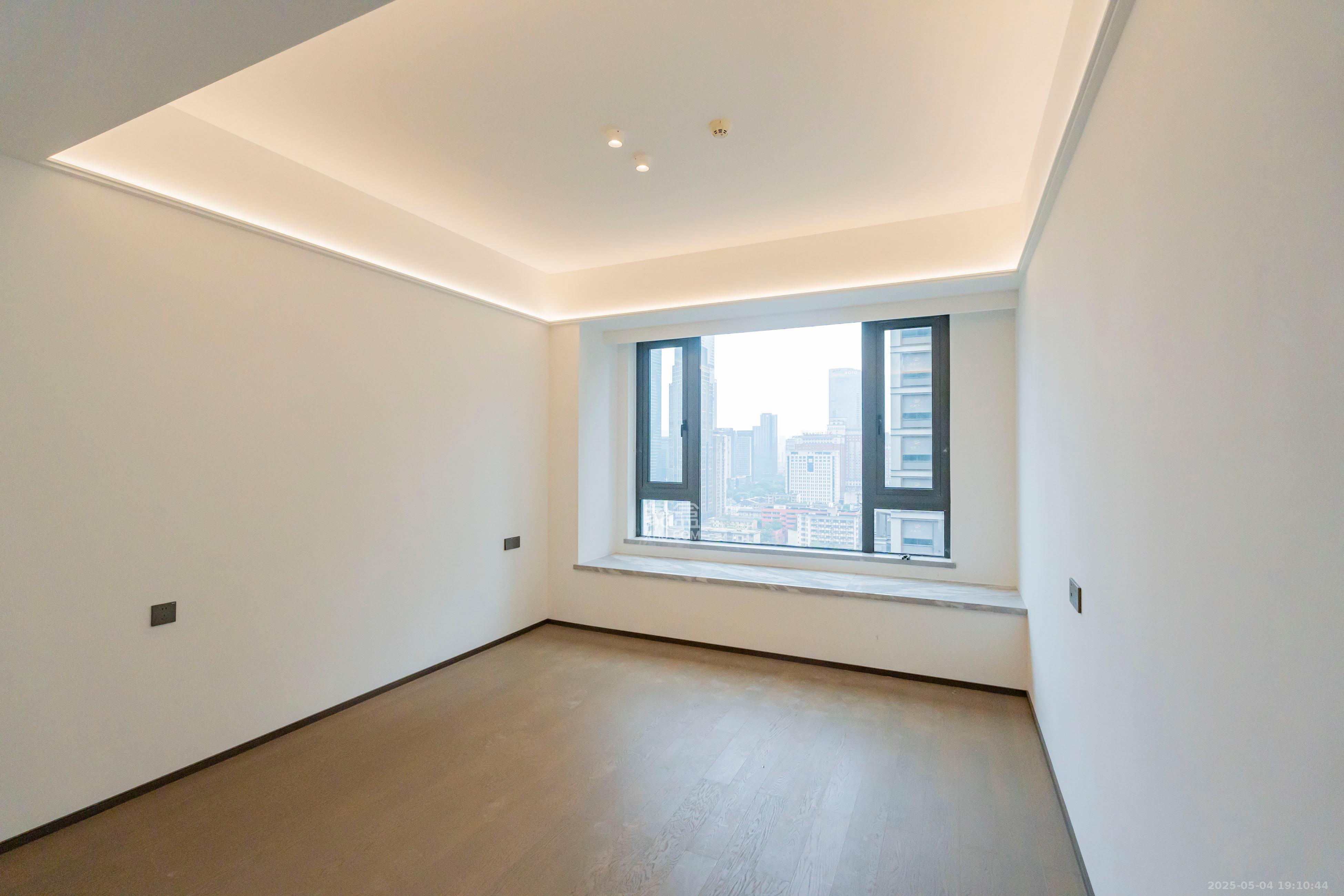 建发养云  4室2厅2卫   549.80万卧室