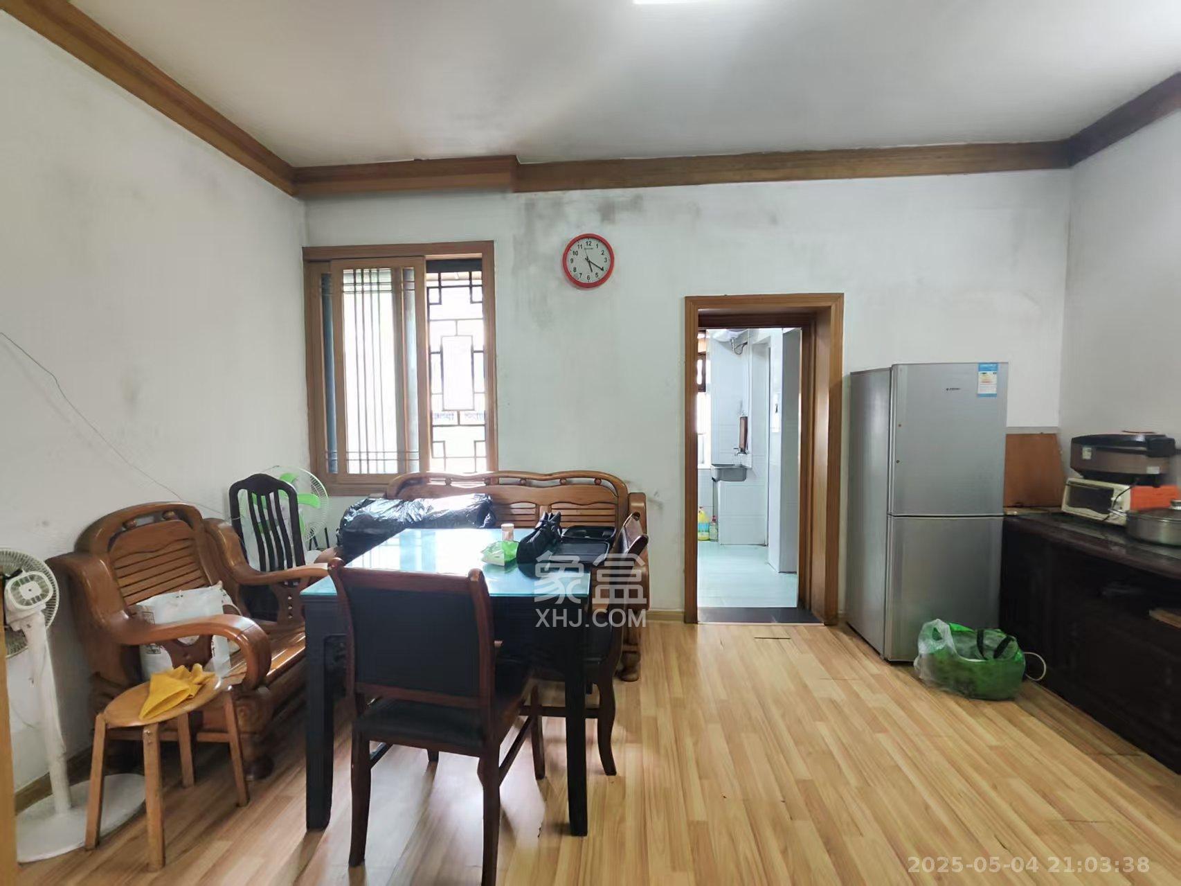 轻纺大楼 3室1厅2卫 2600.0元/月 轻纺大楼 3室1厅2卫 2600.0元/月室内图