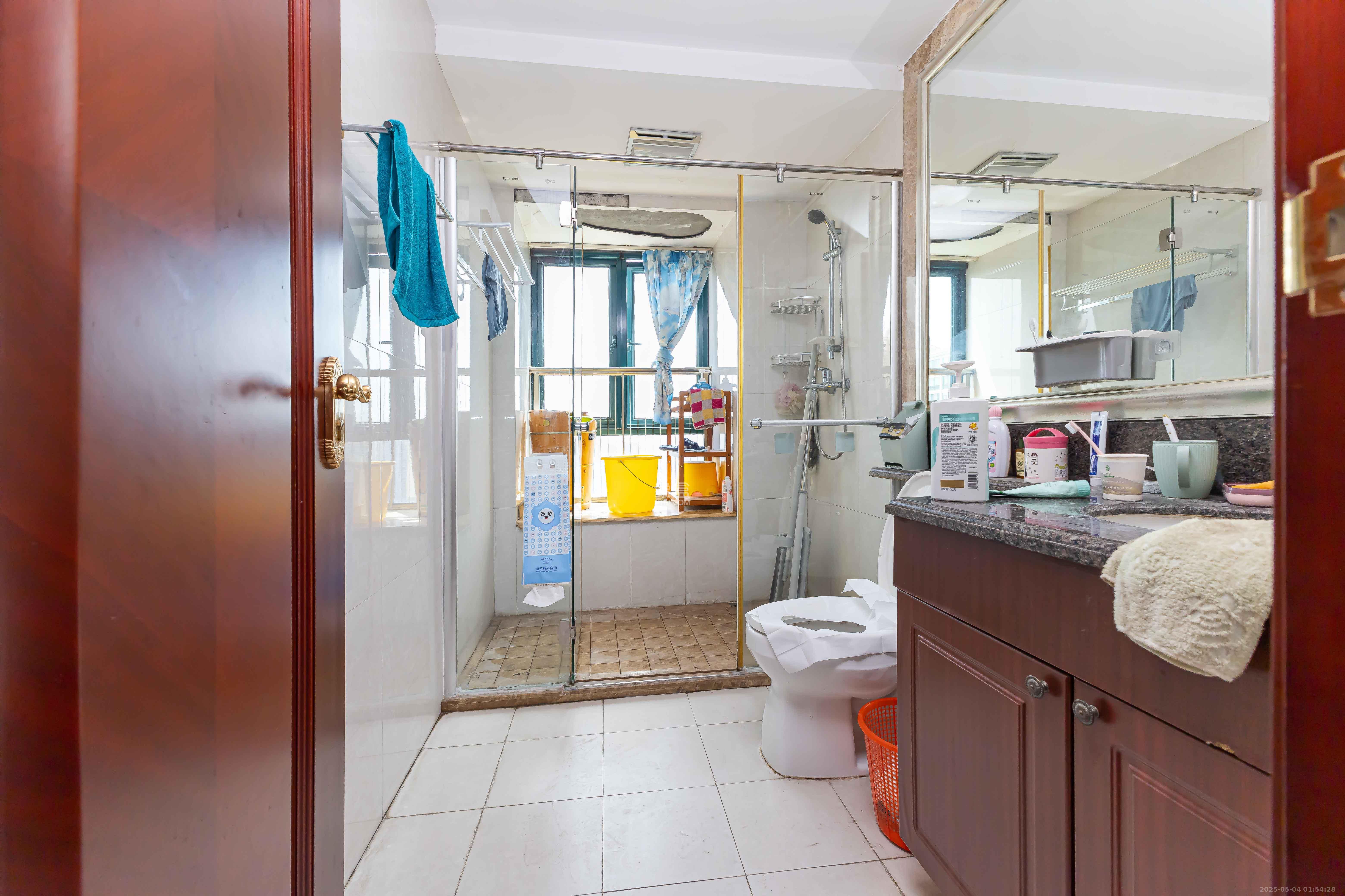 恒大名都 4室2厅4卫 188.88万 恒大名都 4室2厅4卫 188.88万卫生间