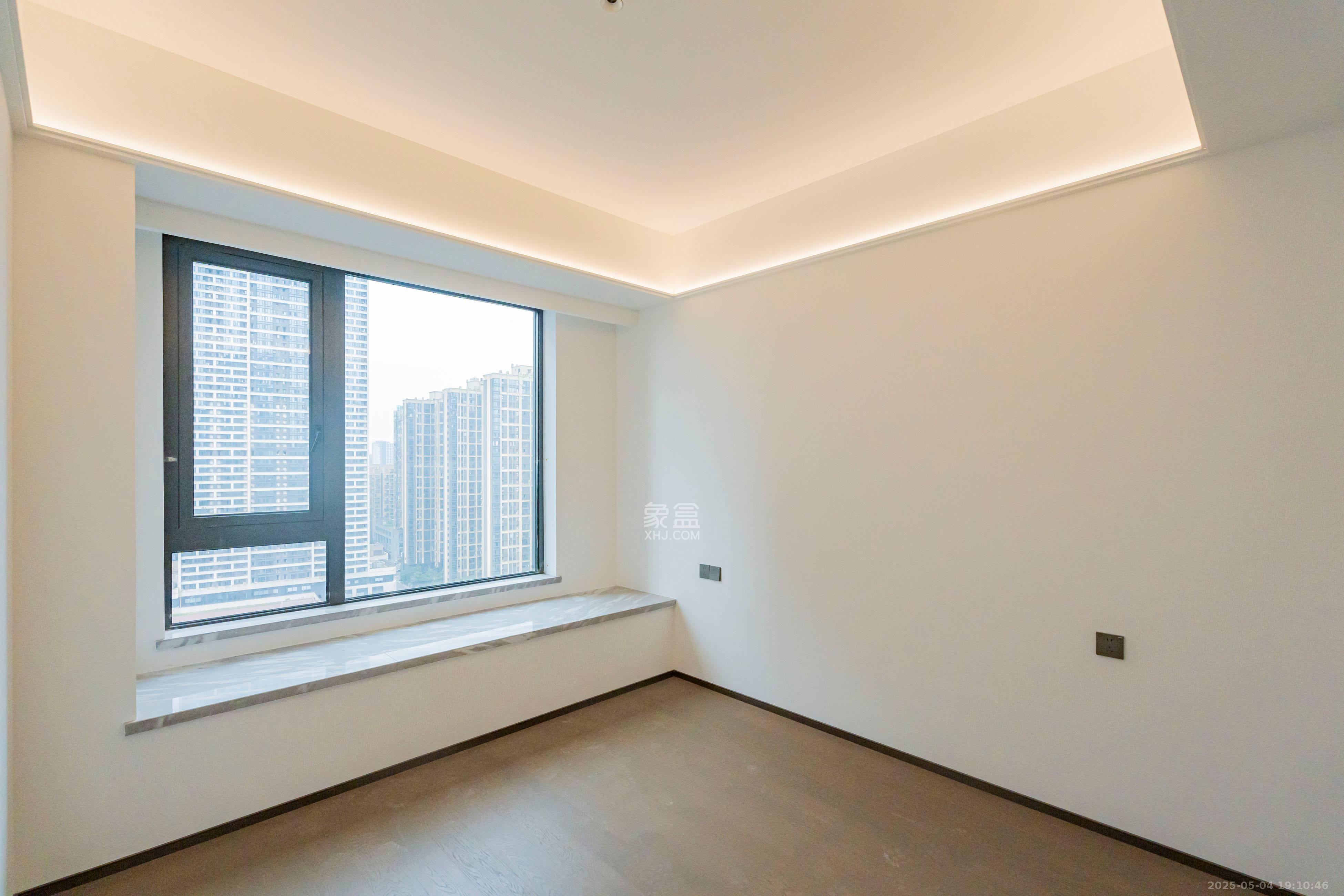建发养云  4室2厅2卫   549.80万卧室