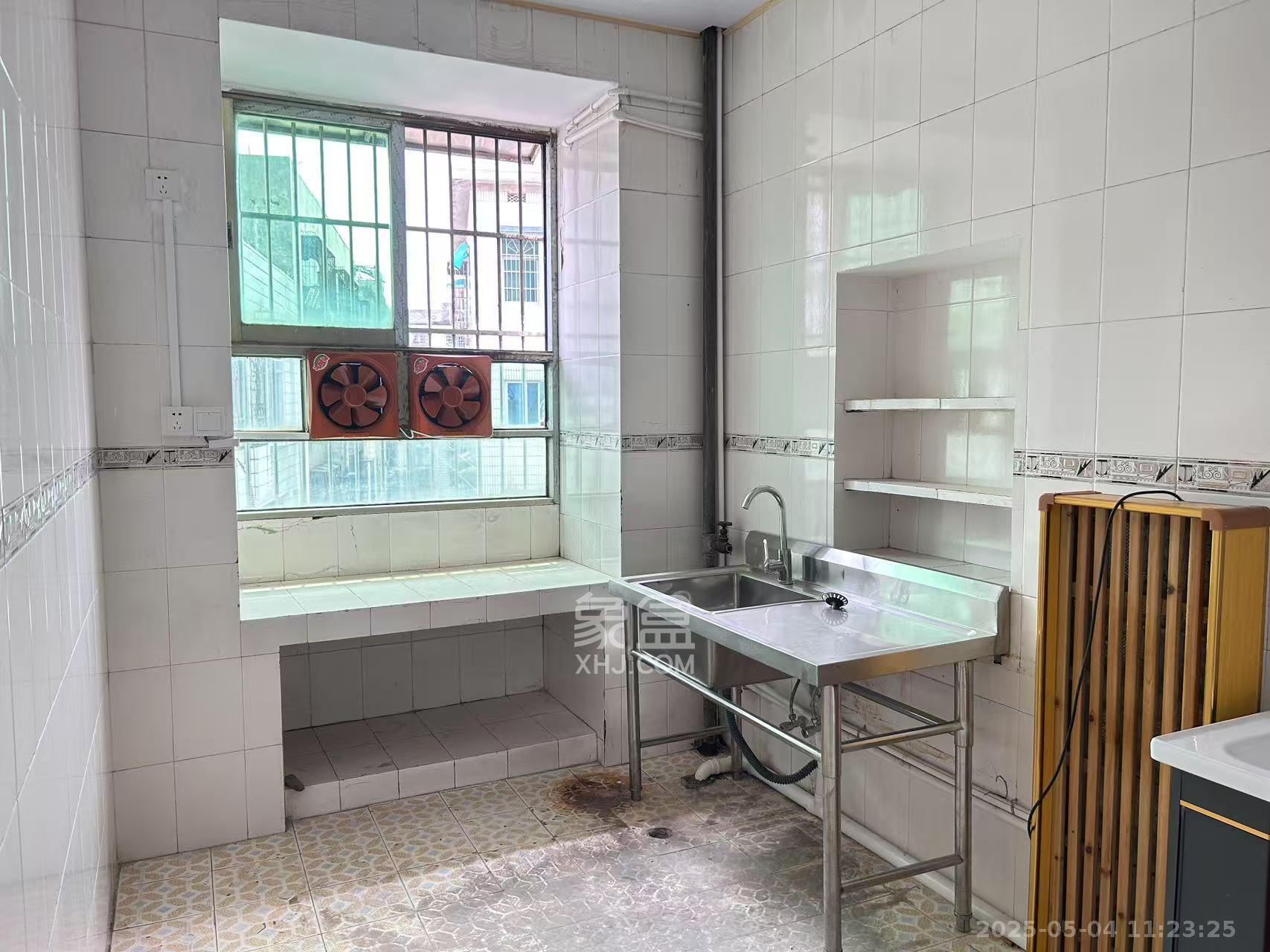 洞井商贸城 2室2厅1卫 1300.0元/月 洞井商贸城 2室2厅1卫 1300.0元/月室内图