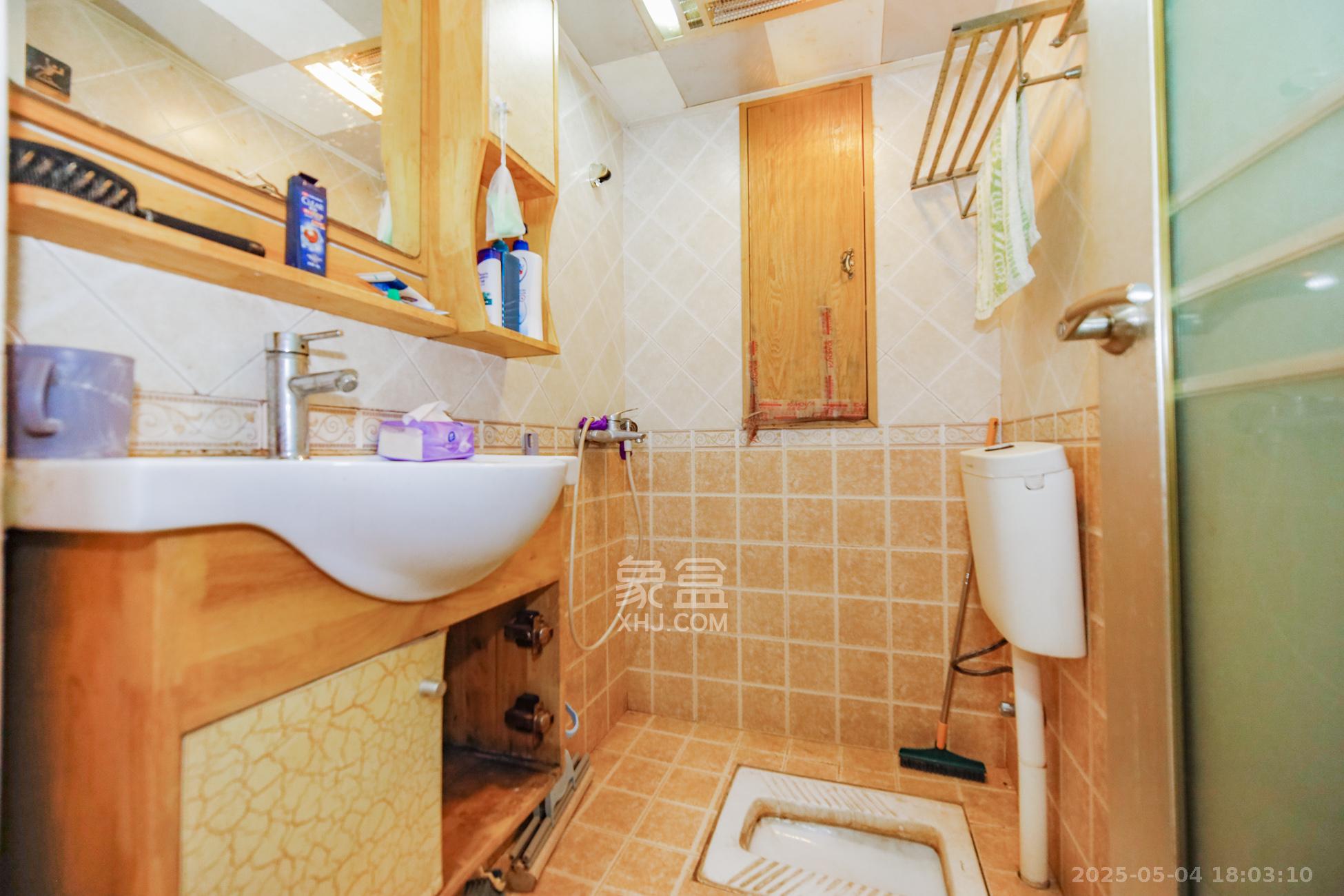 亚商国际 1室1厅1卫 24.8万 亚商国际 1室1厅1卫 24.8万卫生间