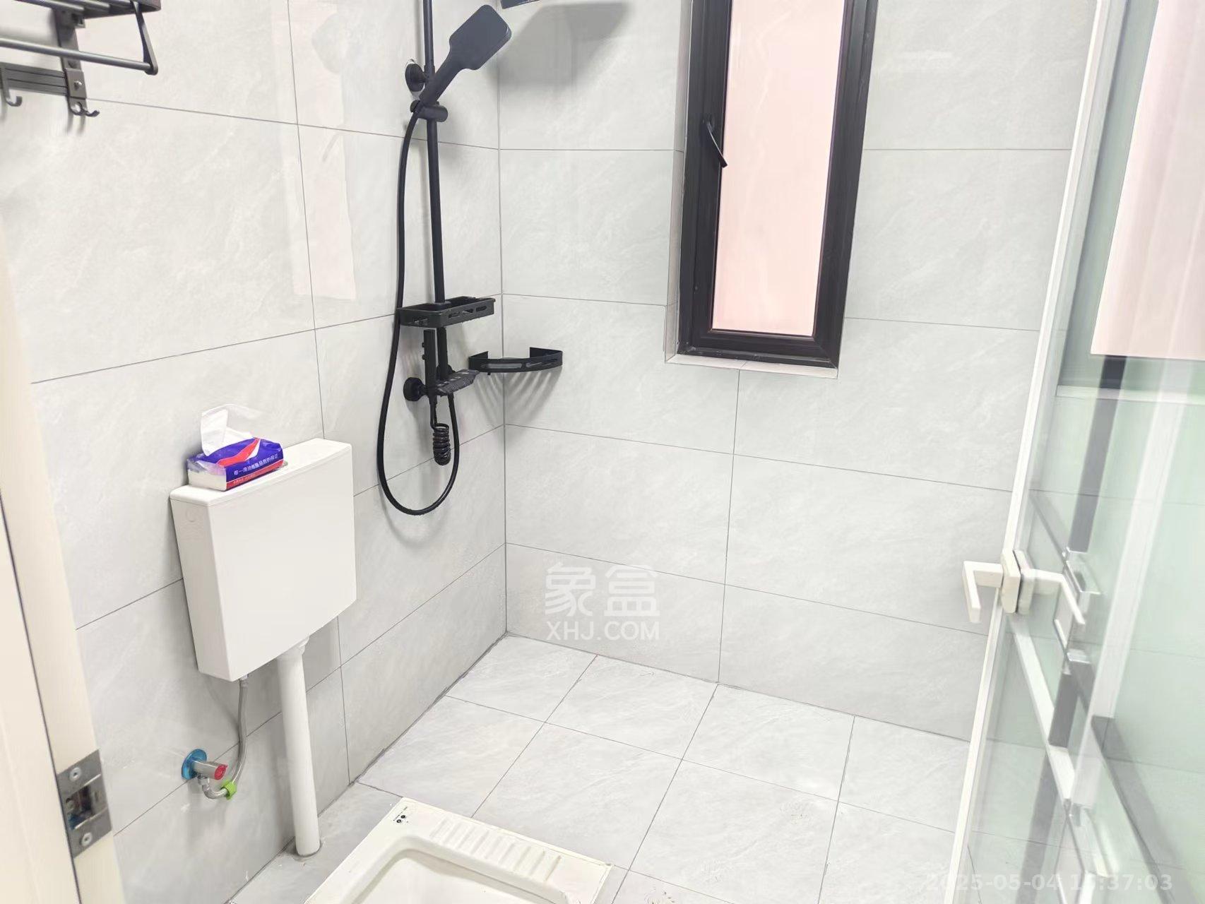 蓝光雍锦半岛  3室2厅2卫   2800.00元/月室内图