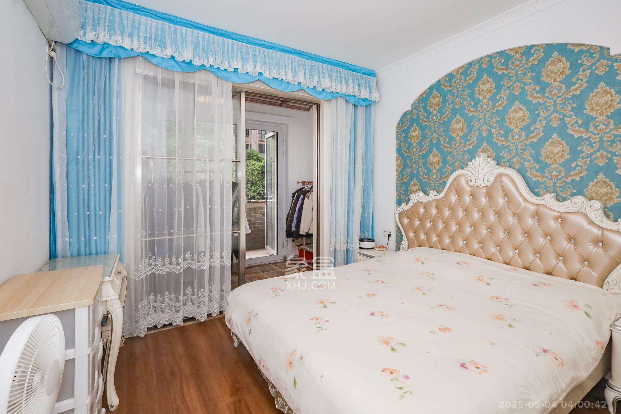 八方小区C区 3室2厅2卫 305.0万 八方小区C区 3室2厅2卫 305.0万卧室