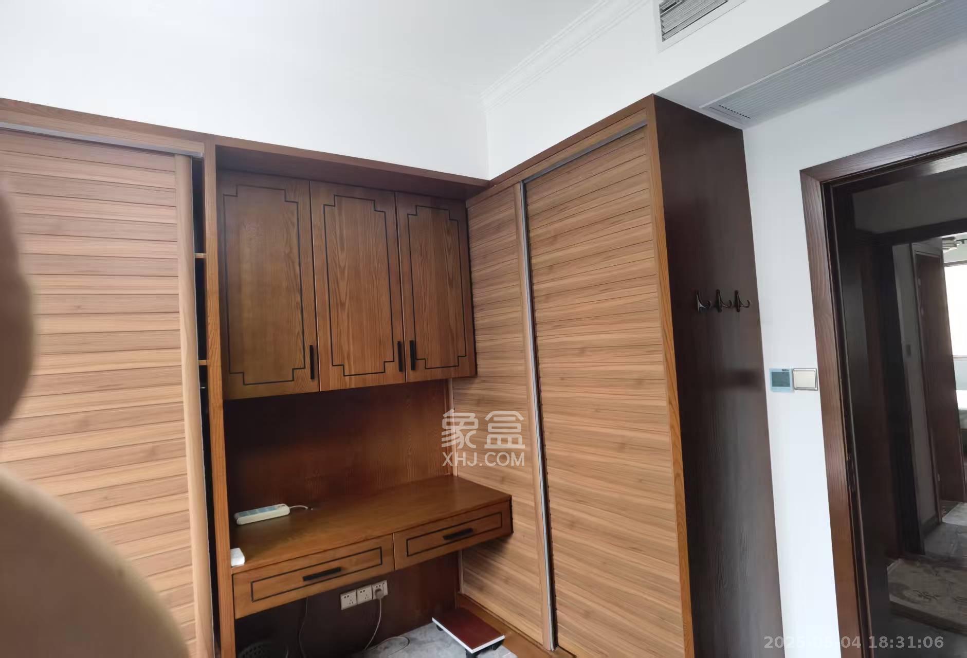 绿地新都会  4室2厅2卫   3500.00元/月室内图