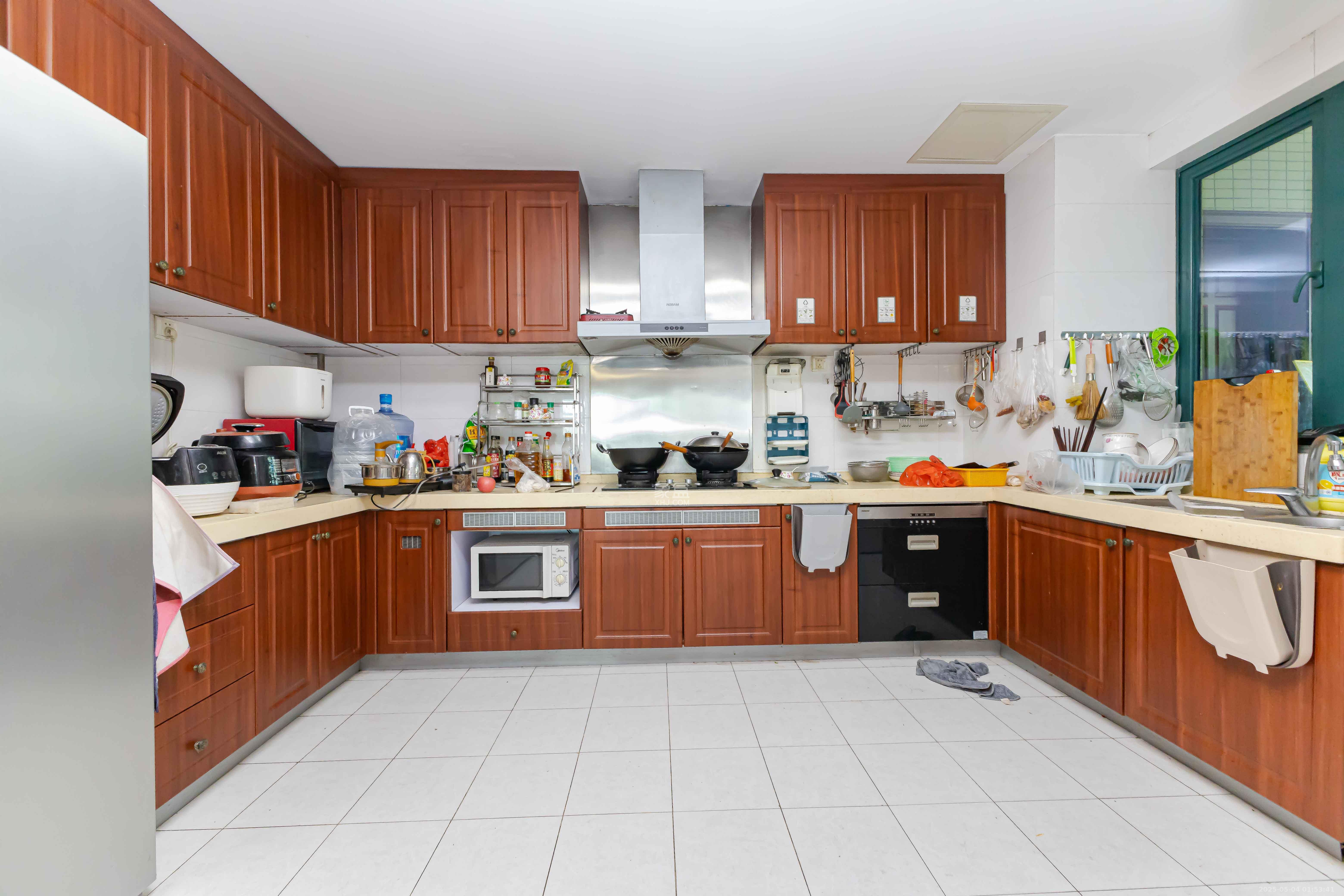 恒大名都 4室2厅4卫 188.88万 恒大名都 4室2厅4卫 188.88万厨房