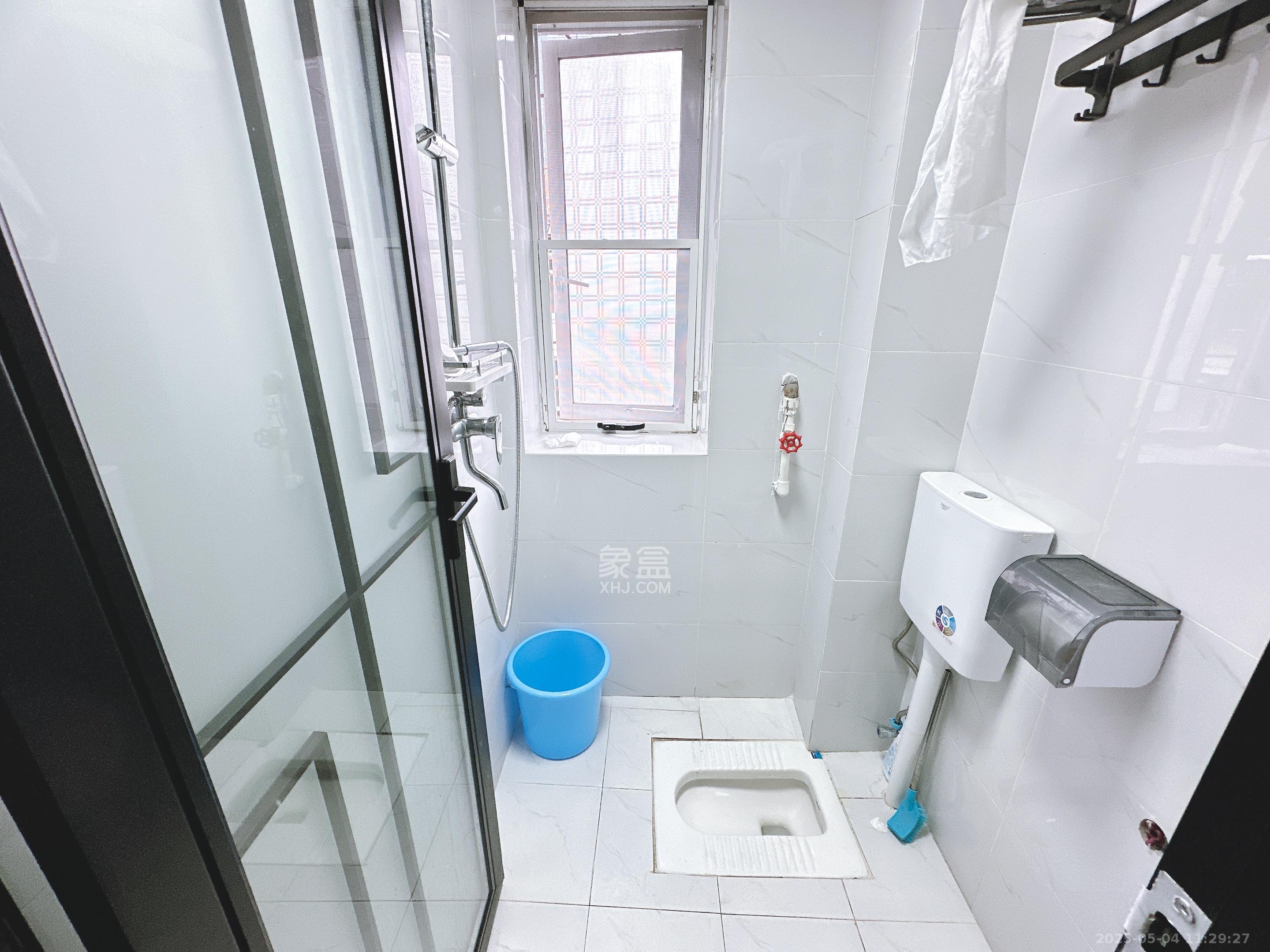 便河边人大宿舍(长沙市人大常委会家属区) 4室2厅1卫 4000.0元/月 便河边人大宿舍(长沙市人大常委会家属区) 4室2厅1卫 4000.0元/月室内图