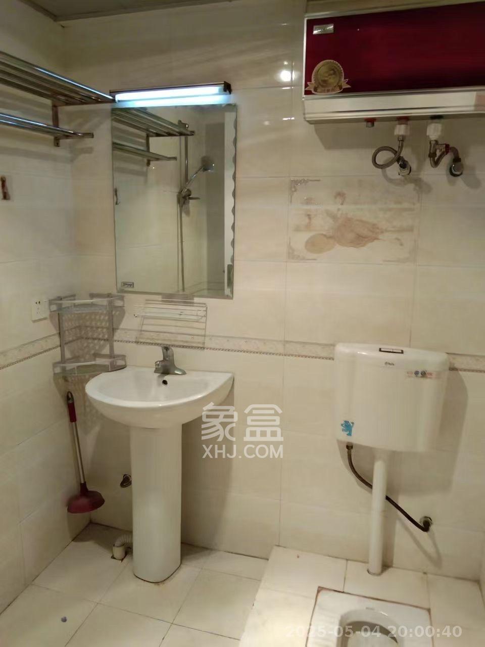 山水华景  1室1厅1卫   1400.00元/月室内图