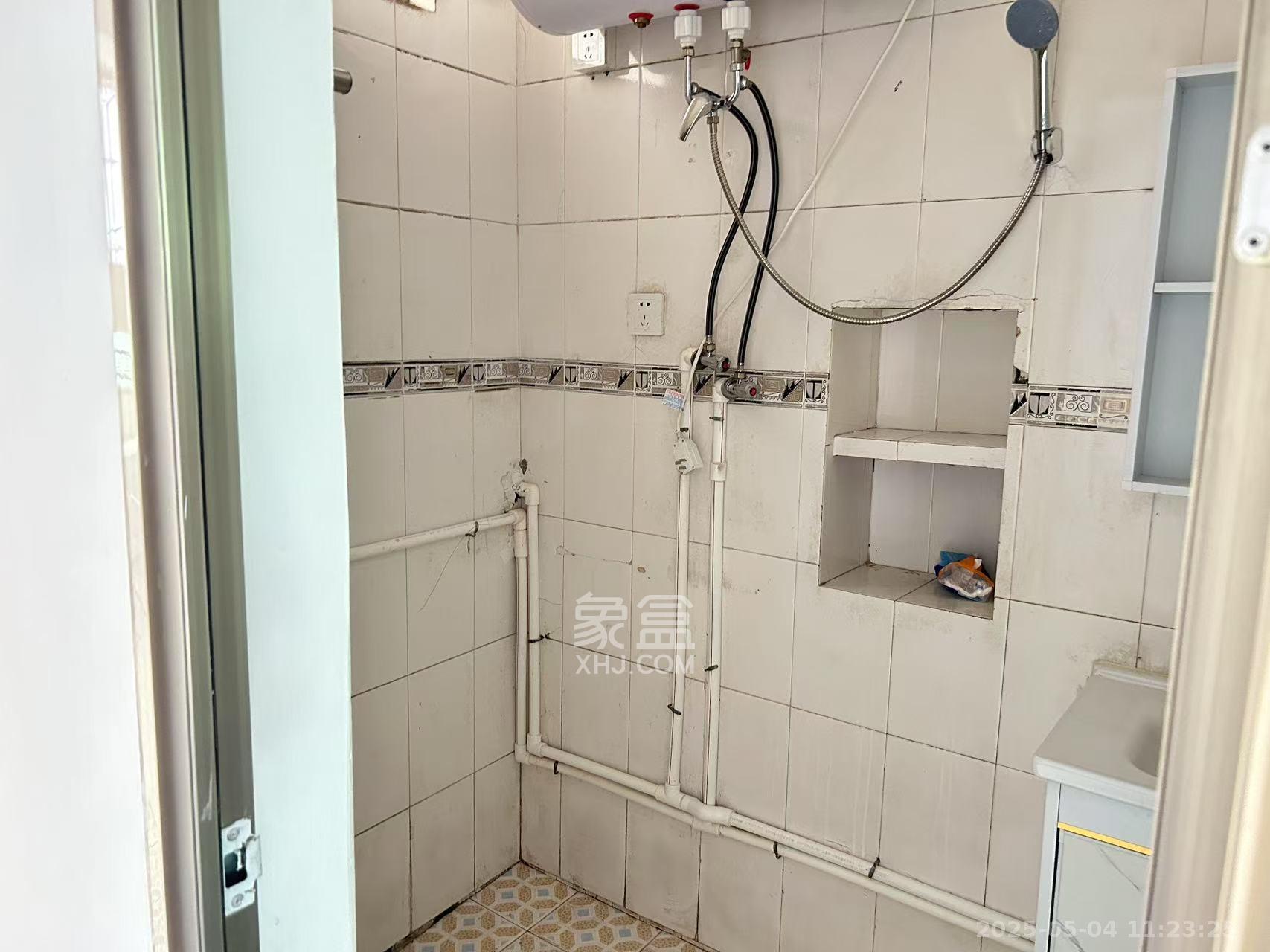 洞井商贸城 2室2厅1卫 1300.0元/月 洞井商贸城 2室2厅1卫 1300.0元/月室内图