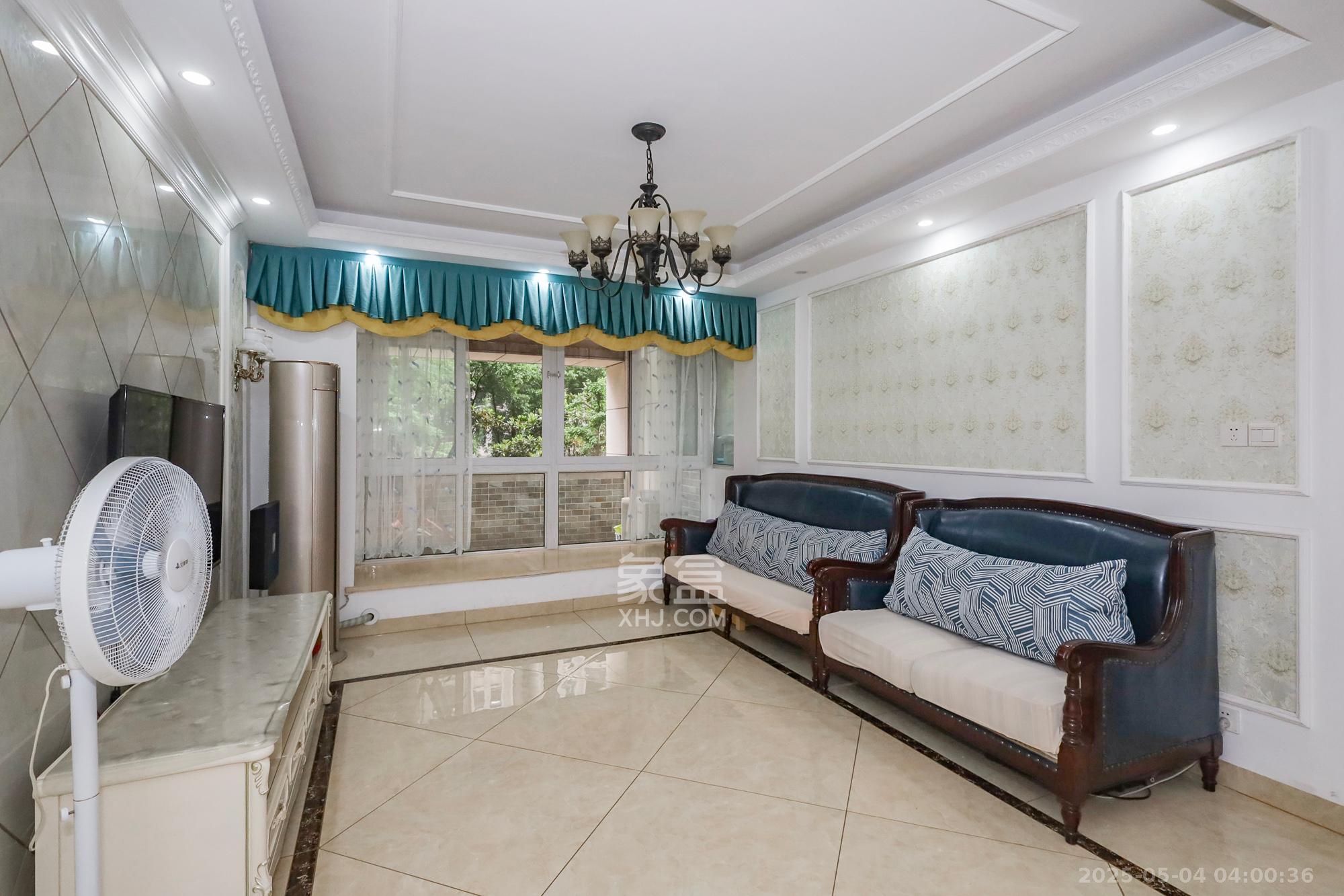 八方小区C区 3室2厅2卫 305.0万 八方小区C区 3室2厅2卫 305.0万客厅