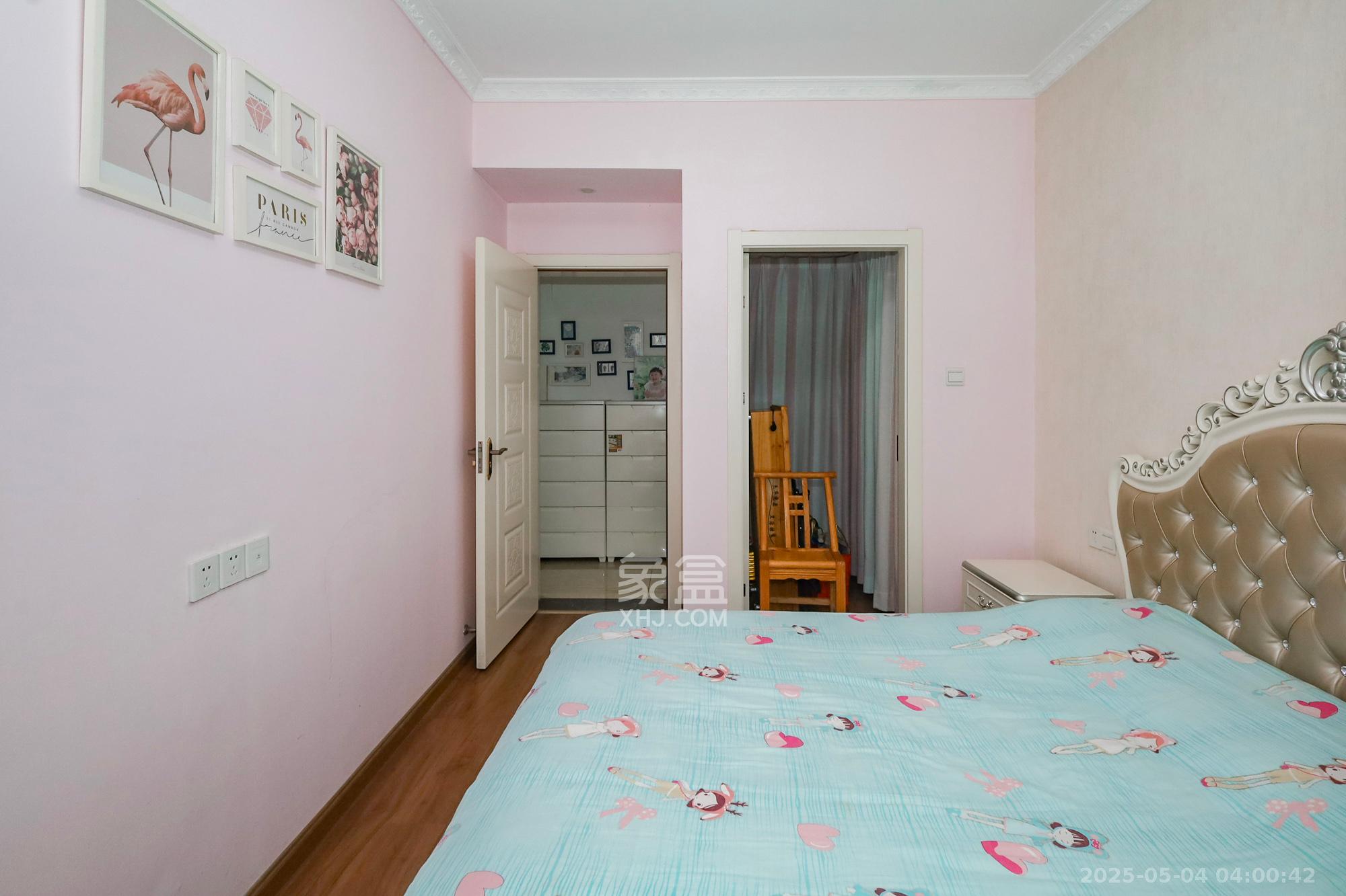 八方小区C区 3室2厅2卫 305.0万 八方小区C区 3室2厅2卫 305.0万卧室