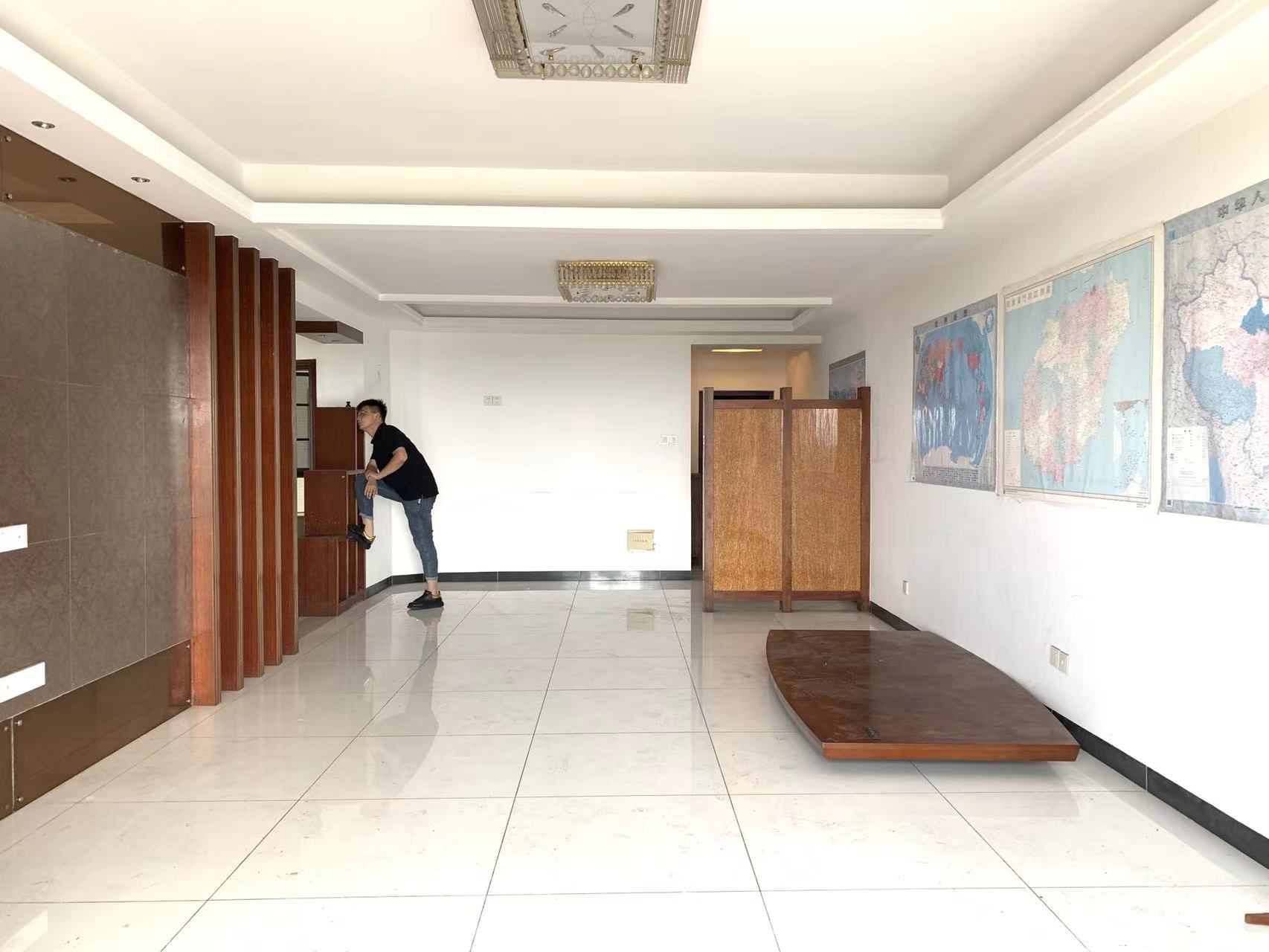 宝华海景  3室2厅2卫    288.0万 宝华海景  3室2厅2卫    288.0万室内图