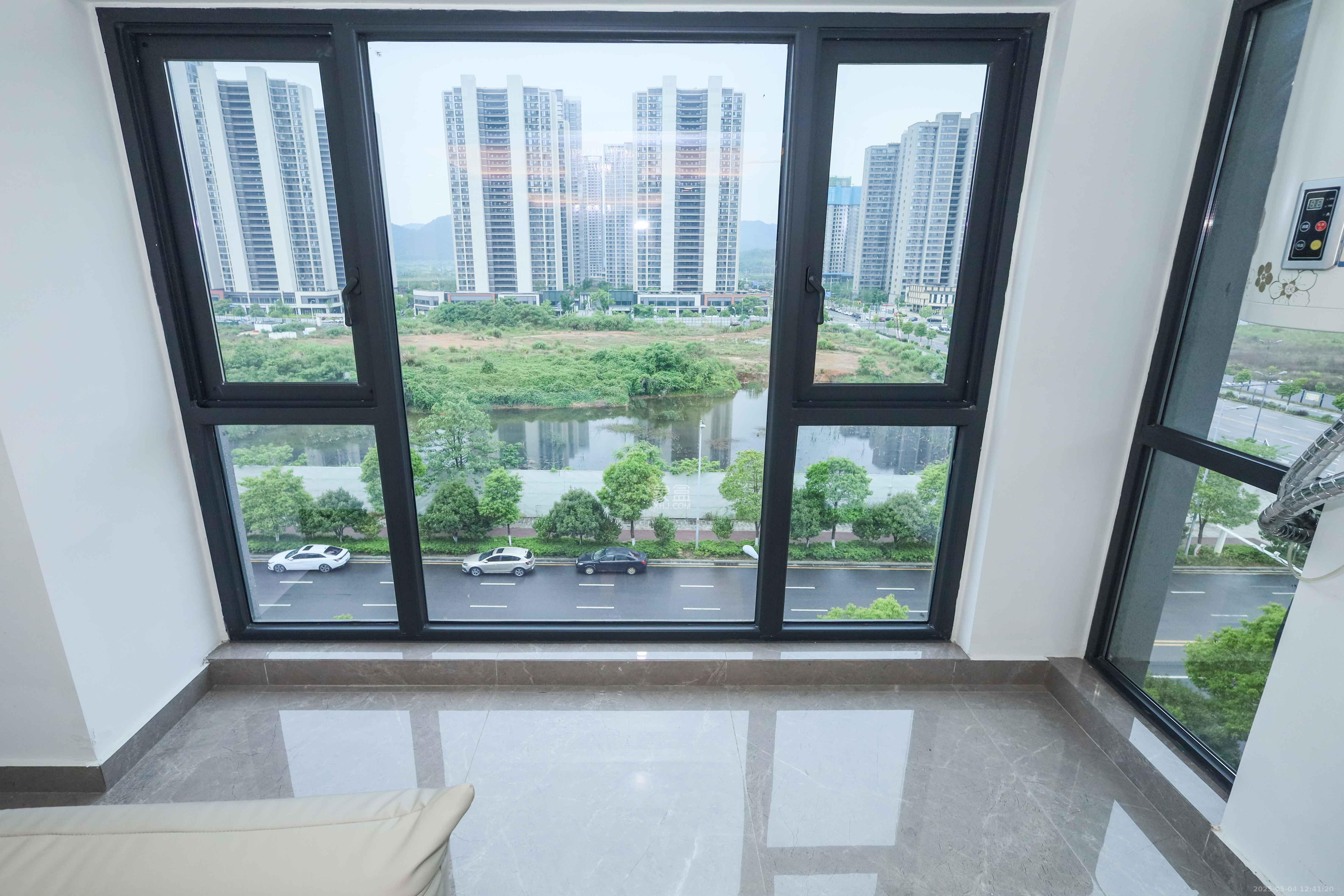 中海麓山境北区 3室2厅2卫 149.96万 中海麓山境北区 3室2厅2卫 149.96万阳台