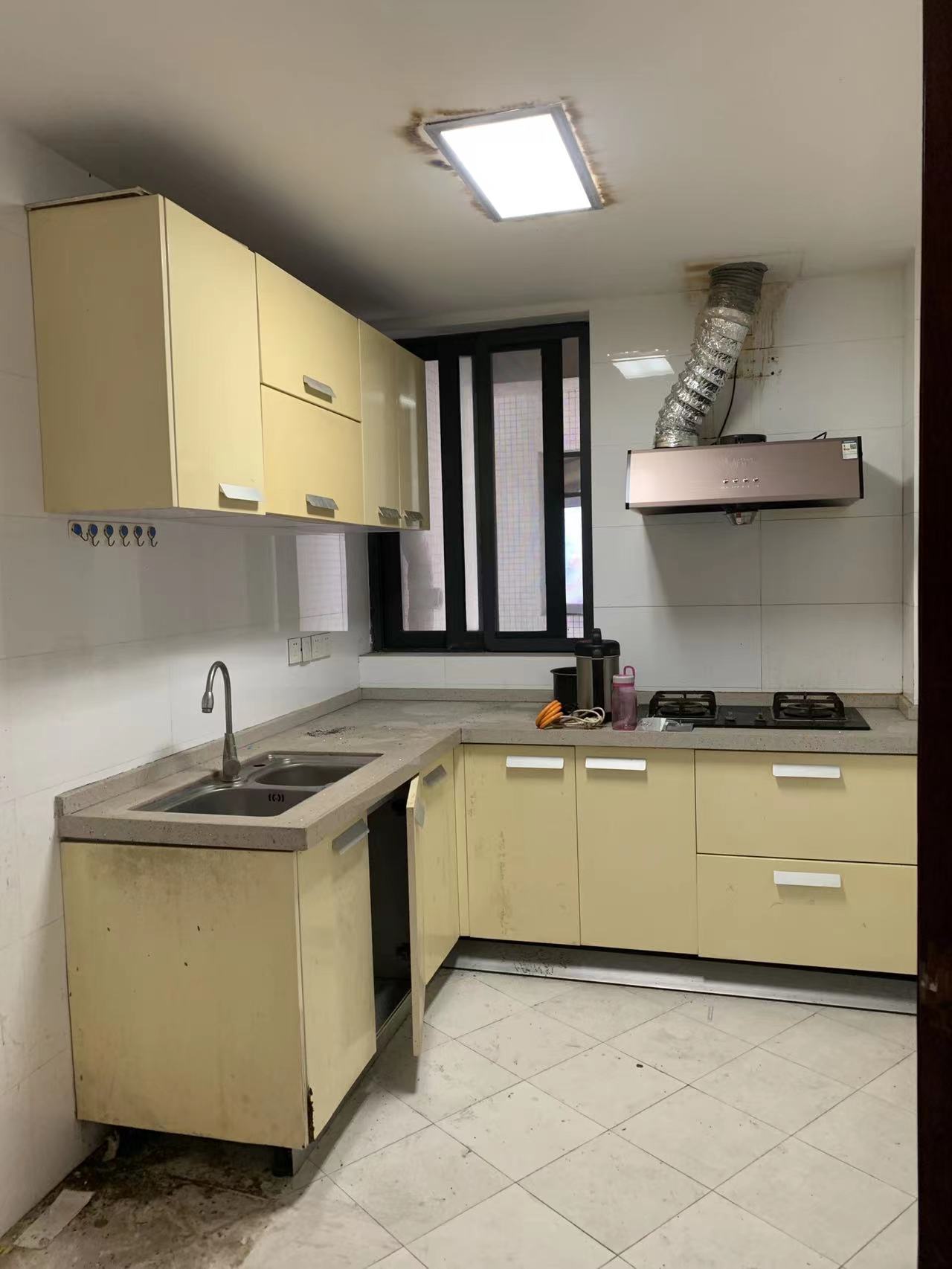 宝华海景  3室2厅2卫    288.0万 宝华海景  3室2厅2卫    288.0万室内图