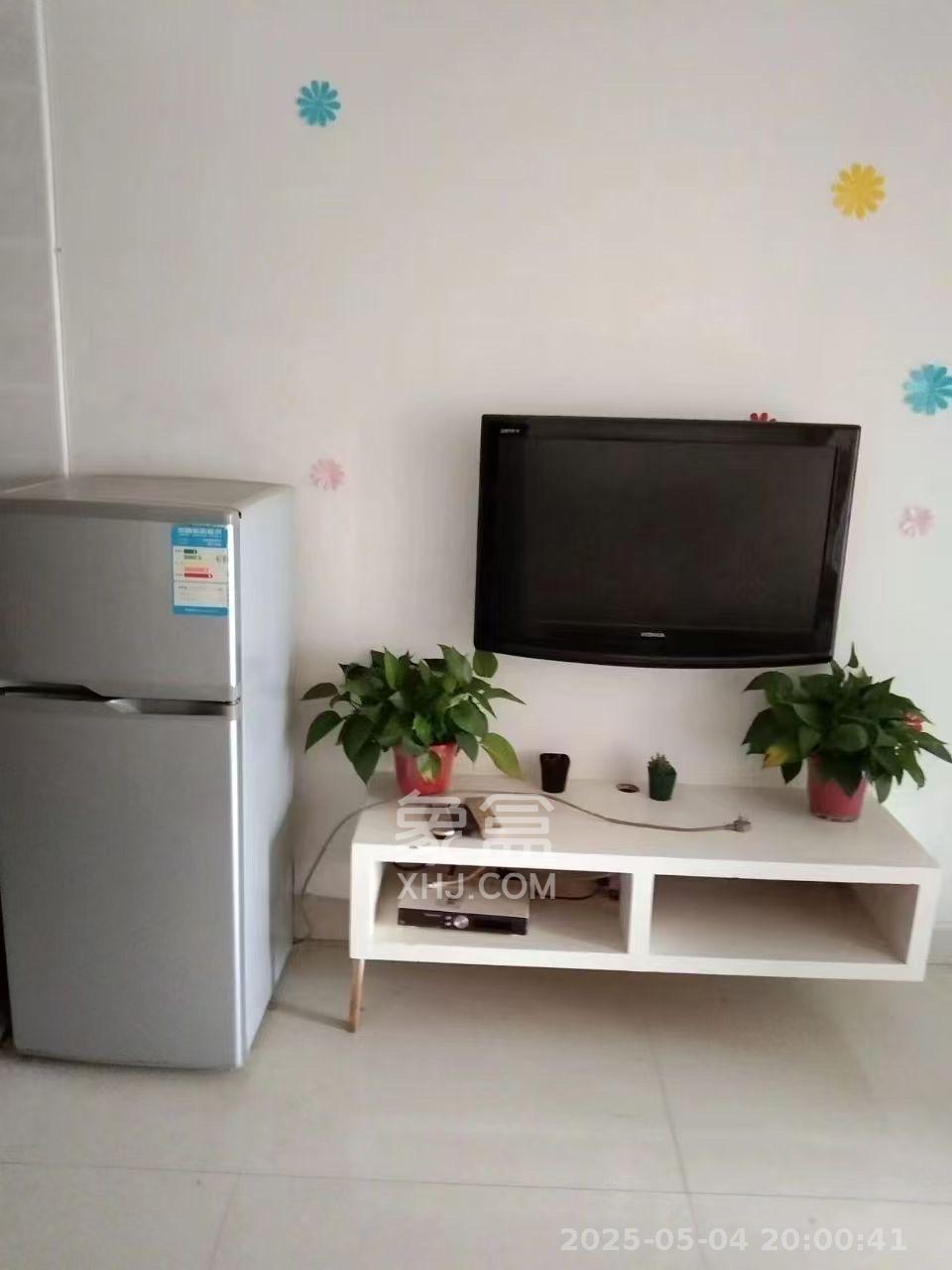 山水华景  1室1厅1卫   1400.00元/月室内图