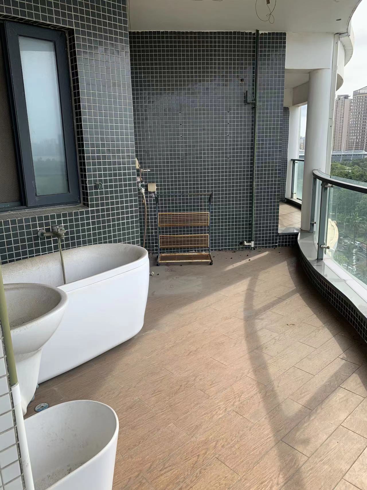 宝华海景  3室2厅2卫    288.0万 宝华海景  3室2厅2卫    288.0万室内图