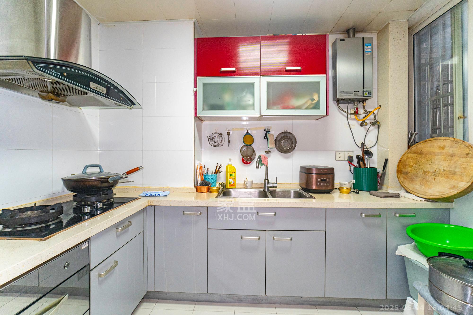 锦璨家园  4室2厅2卫    88.0万 锦璨家园  4室2厅2卫    88.0万厨房