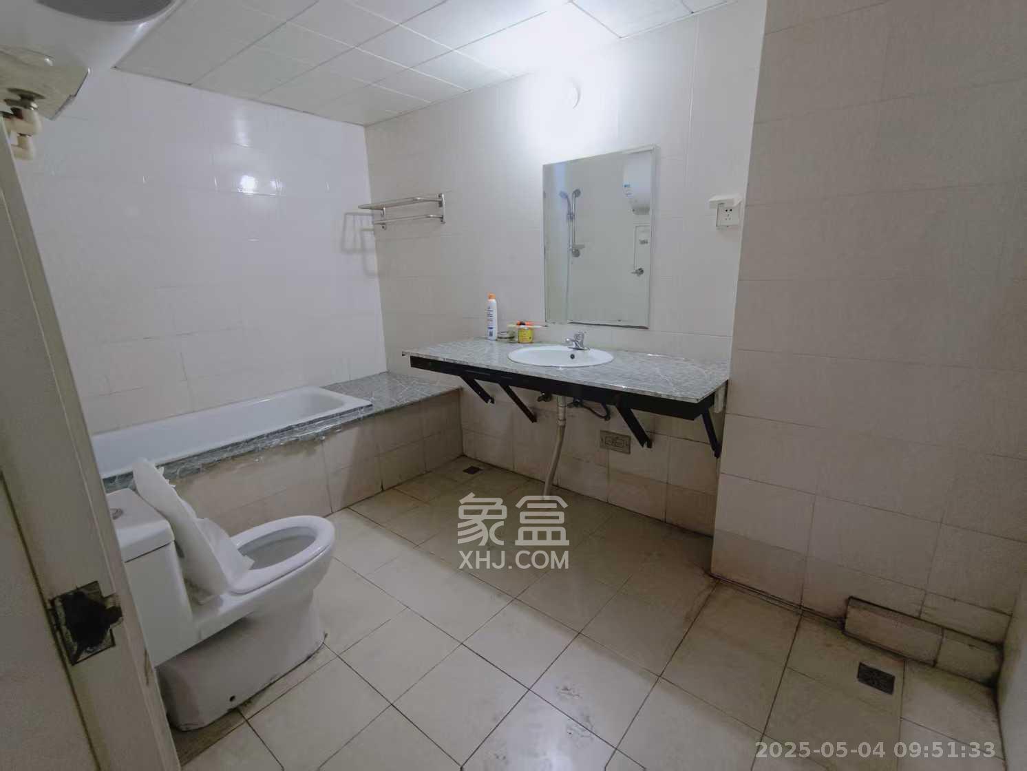 阳光100二期 4室2厅2卫 2200.0元/月 阳光100二期 4室2厅2卫 2200.0元/月室内图