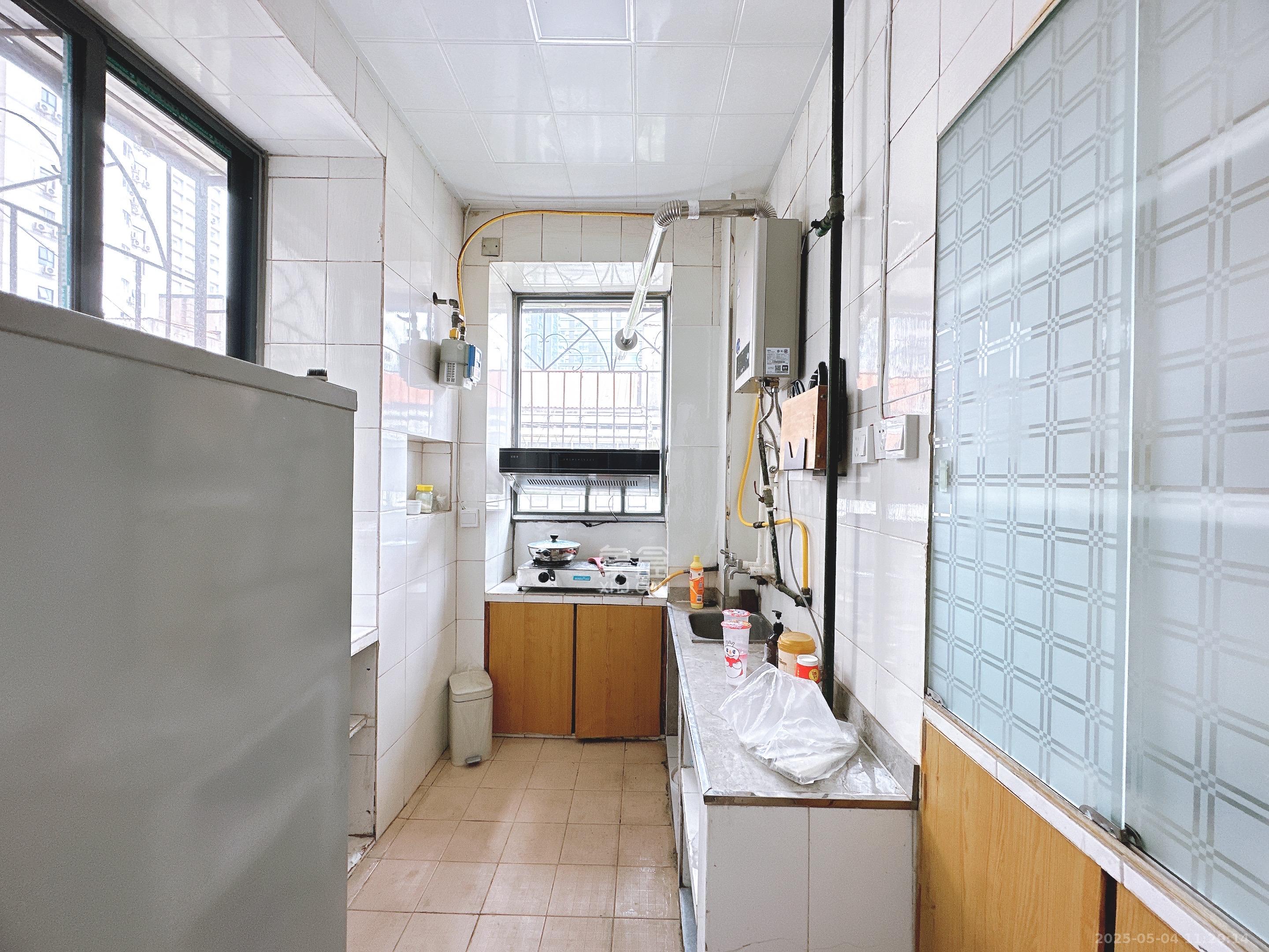 便河边人大宿舍(长沙市人大常委会家属区) 4室2厅1卫 4000.0元/月 便河边人大宿舍(长沙市人大常委会家属区) 4室2厅1卫 4000.0元/月室内图