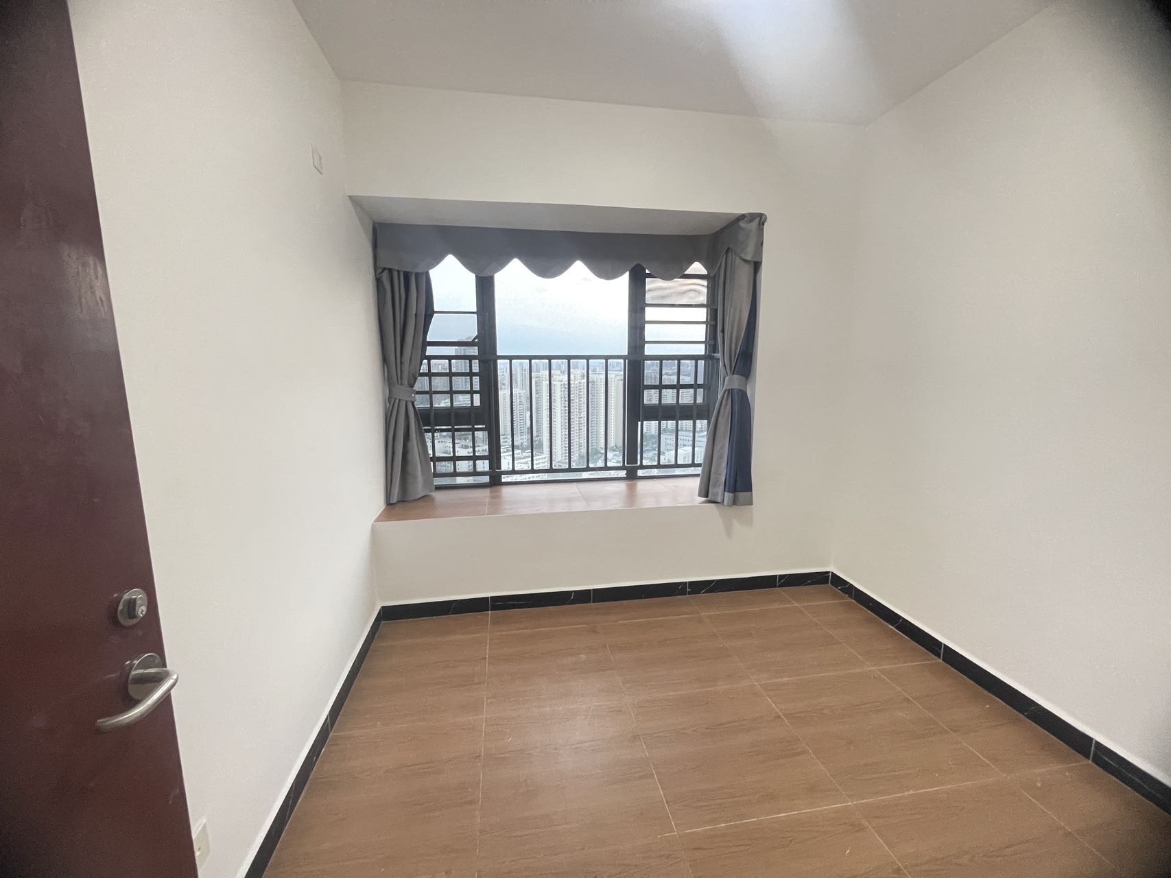 坡博家园五区  2室2厅1卫    90.0万 坡博家园五区  2室2厅1卫    90.0万客厅