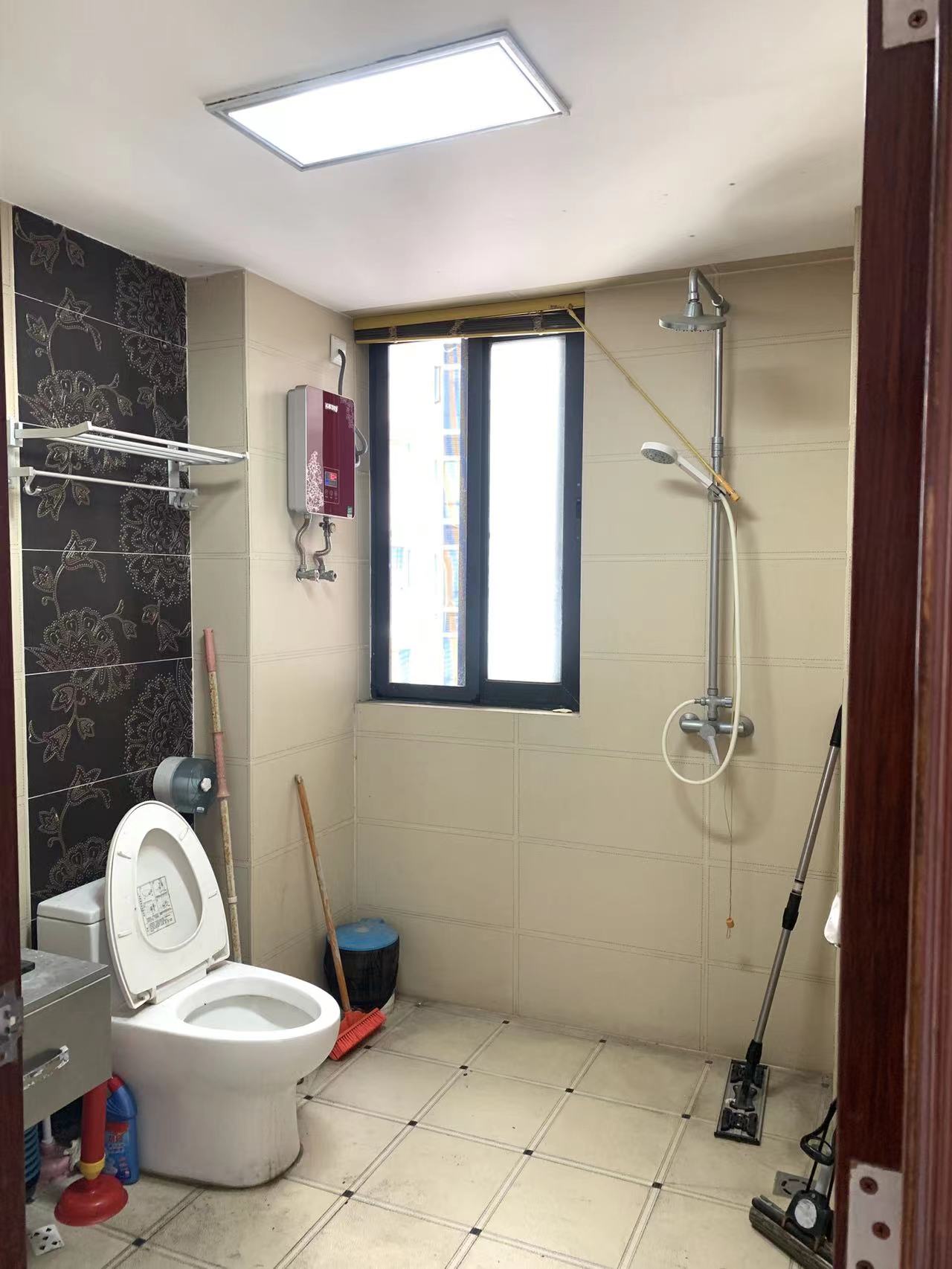 宝华海景  3室2厅2卫    288.0万 宝华海景  3室2厅2卫    288.0万室内图