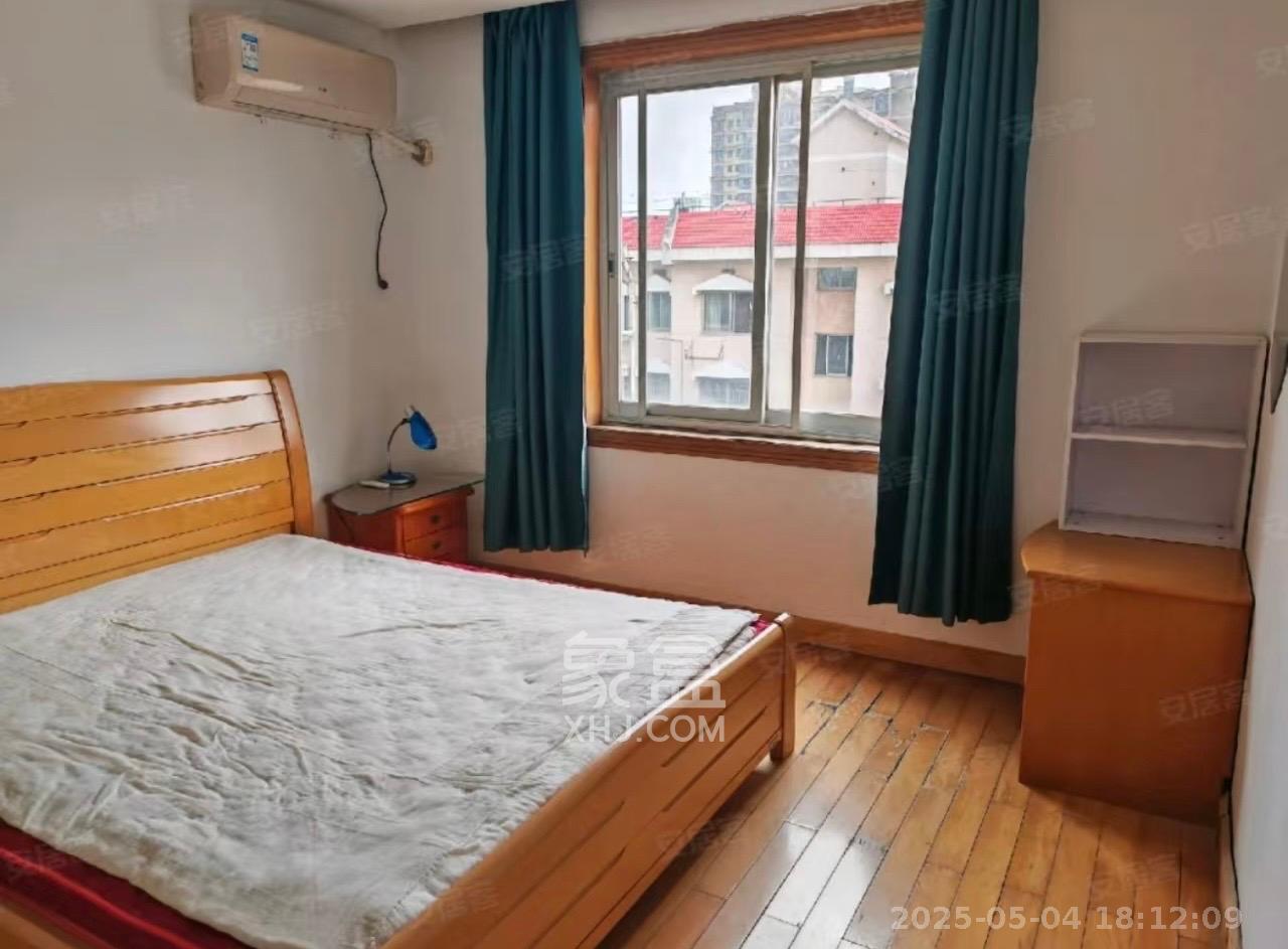 湘卫花苑 3室2厅2卫 2200.0元/月 湘卫花苑 3室2厅2卫 2200.0元/月室内图