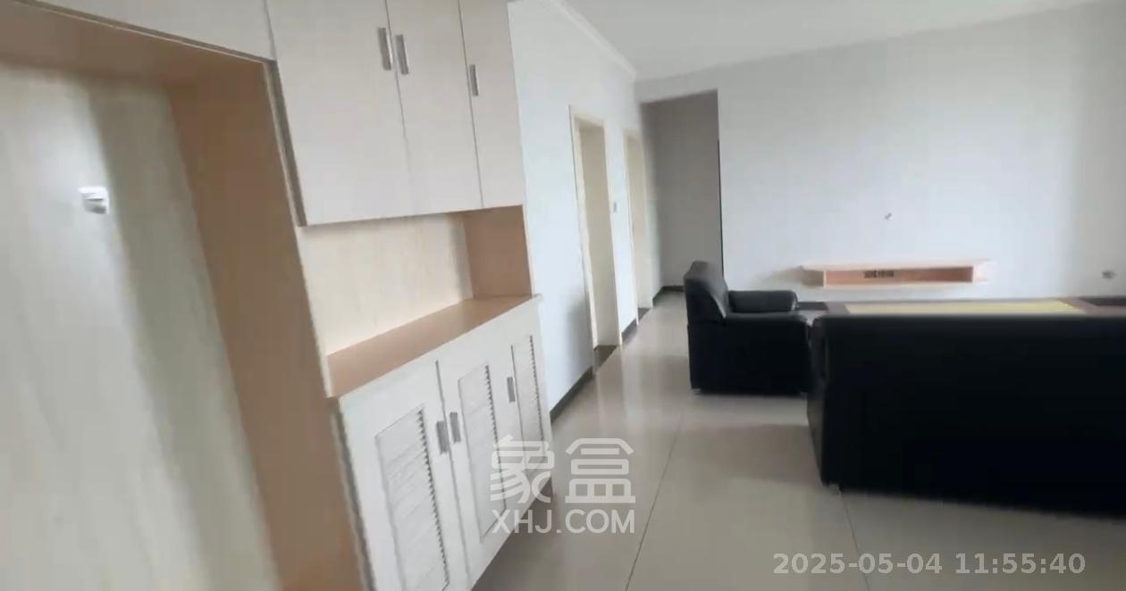 东方美地  3室2厅2卫    2700.0元/月