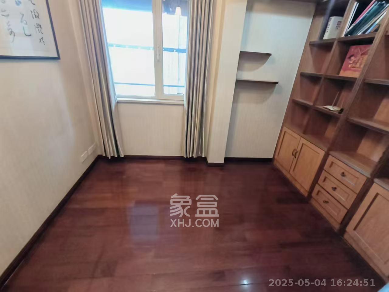 金色屋顶  4室2厅2卫   5500.00元/月室内图