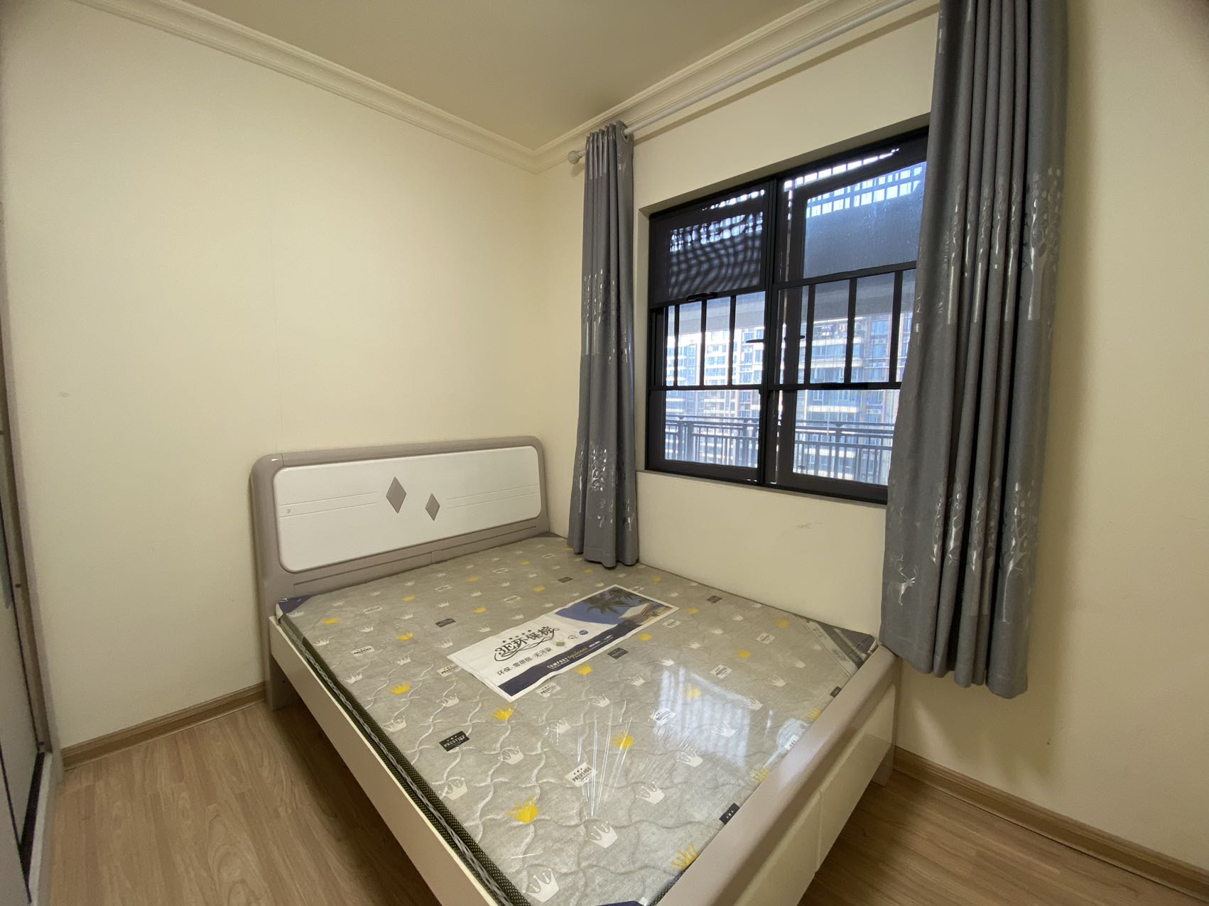 碧桂园梓山府 3室2厅2卫 1800.0元/月 碧桂园梓山府 3室2厅2卫 1800.0元/月室内图