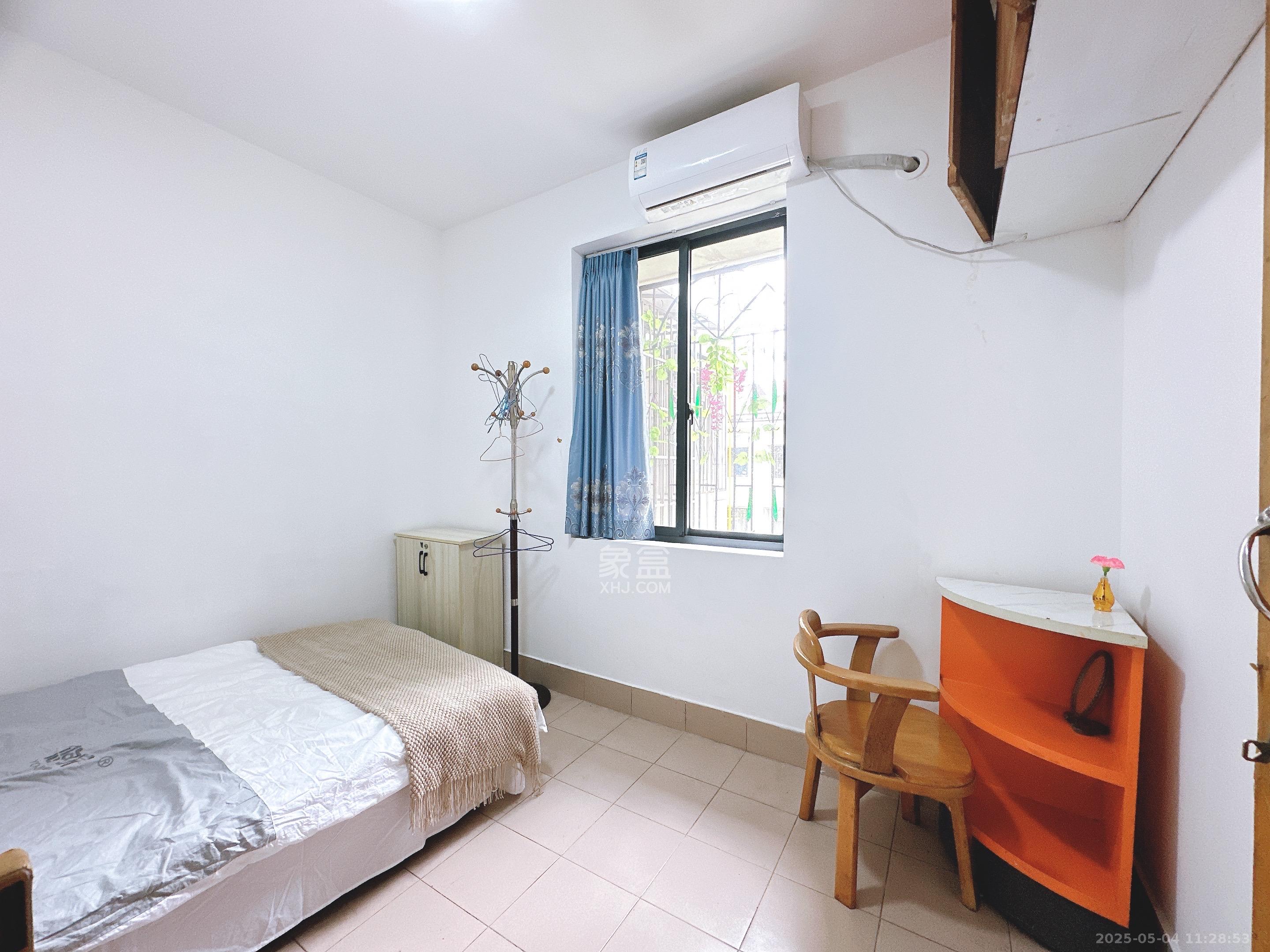 便河边人大宿舍(长沙市人大常委会家属区) 4室2厅1卫 4000.0元/月 便河边人大宿舍(长沙市人大常委会家属区) 4室2厅1卫 4000.0元/月室内图