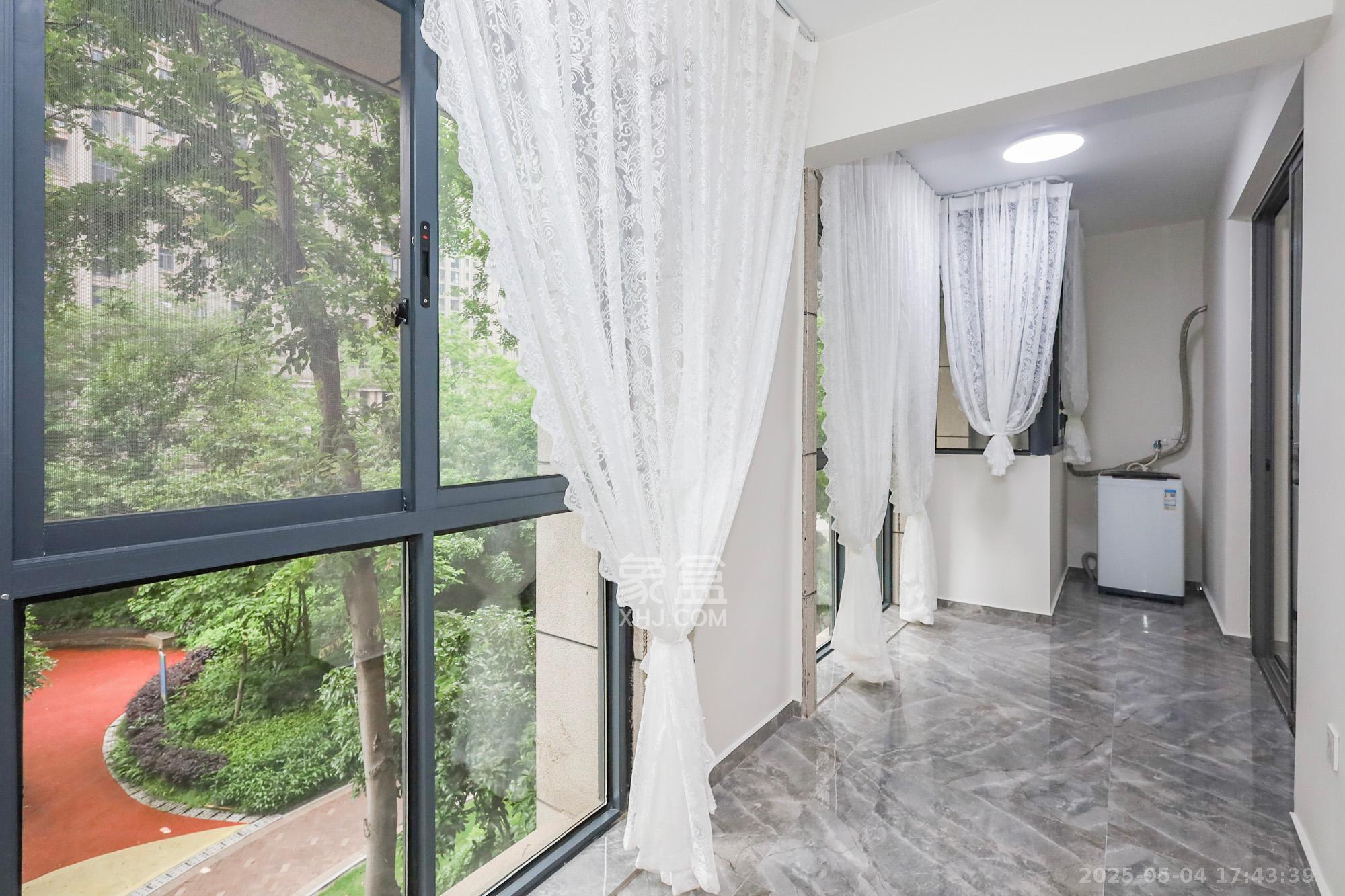 八方小区B区  3室2厅2卫    375.0万 八方小区B区  3室2厅2卫    375.0万阳台