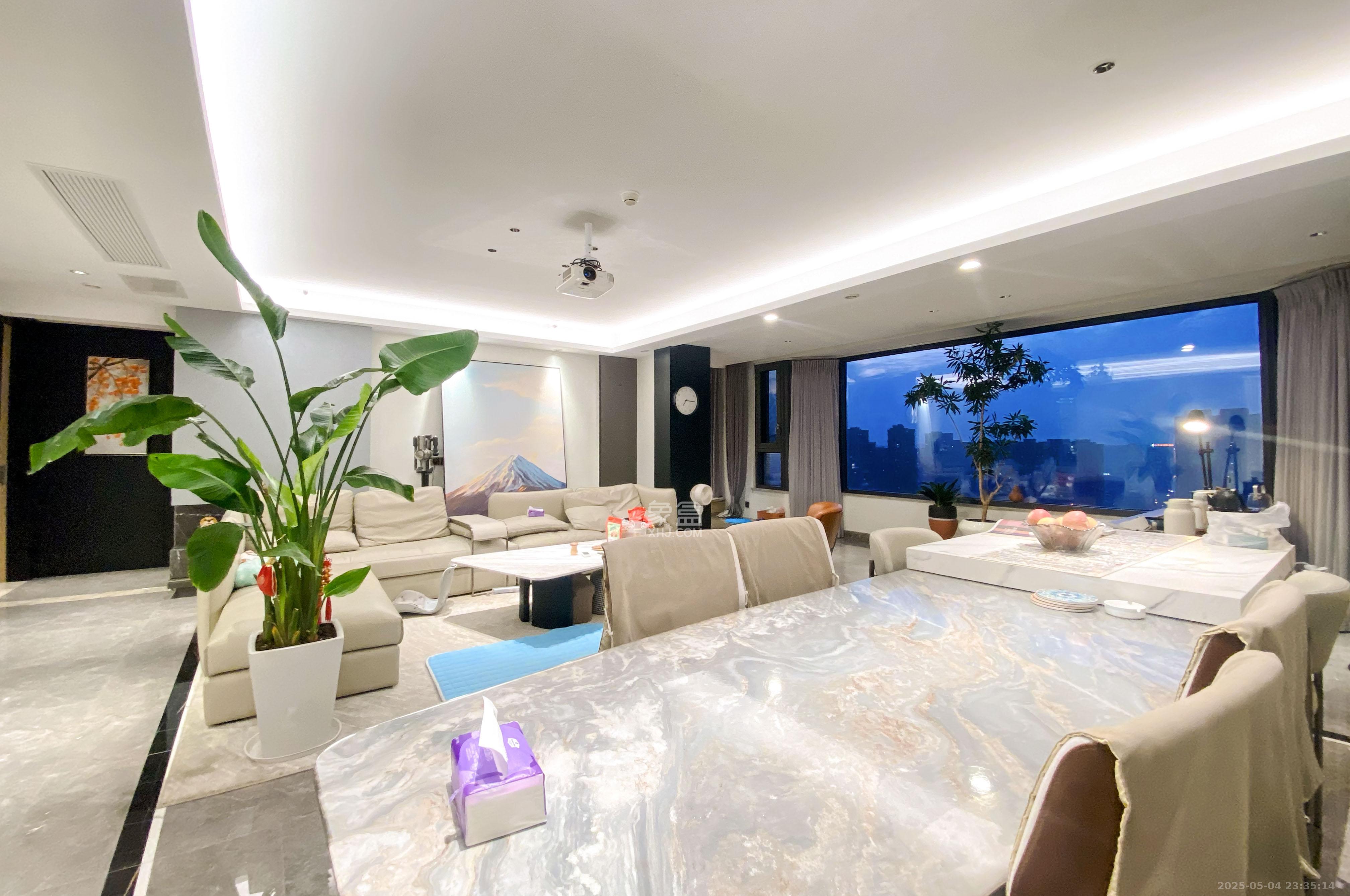 中海梅溪湖壹号  4室2厅3卫   750.00万