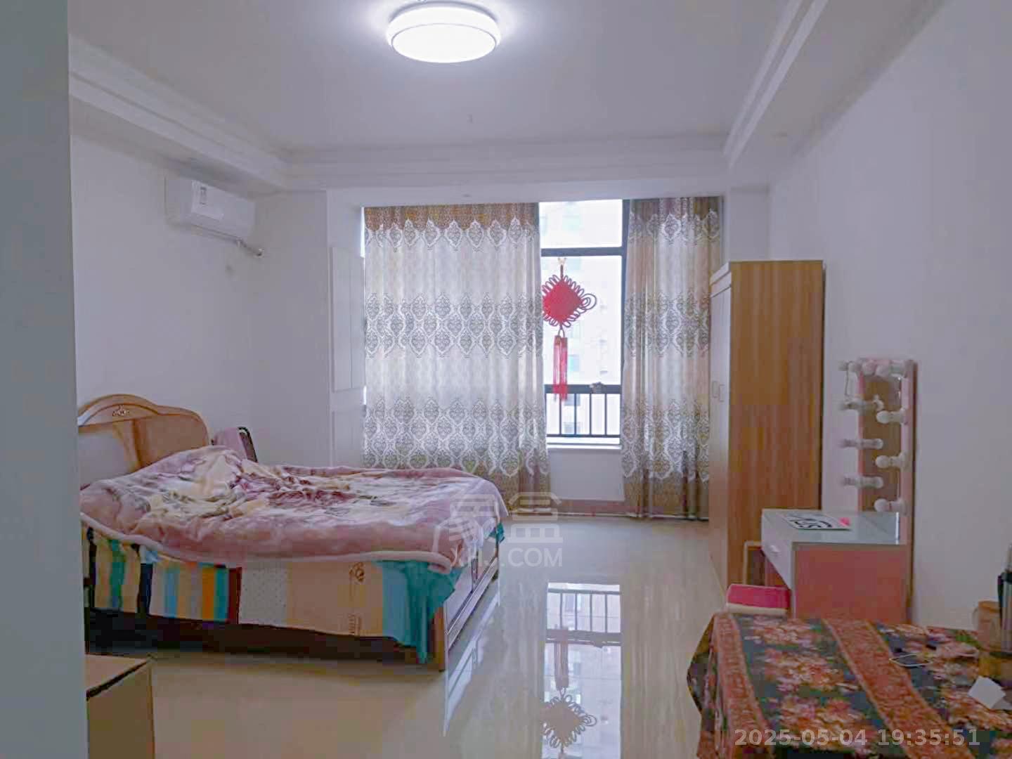 湘银星城  1室1厅1卫    1200.0元/月 湘银星城  1室1厅1卫    1200.0元/月室内图1