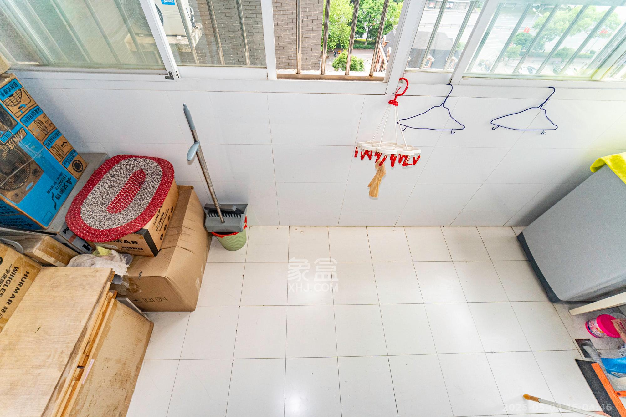 锦璨家园  4室2厅2卫    88.0万 锦璨家园  4室2厅2卫    88.0万阳台