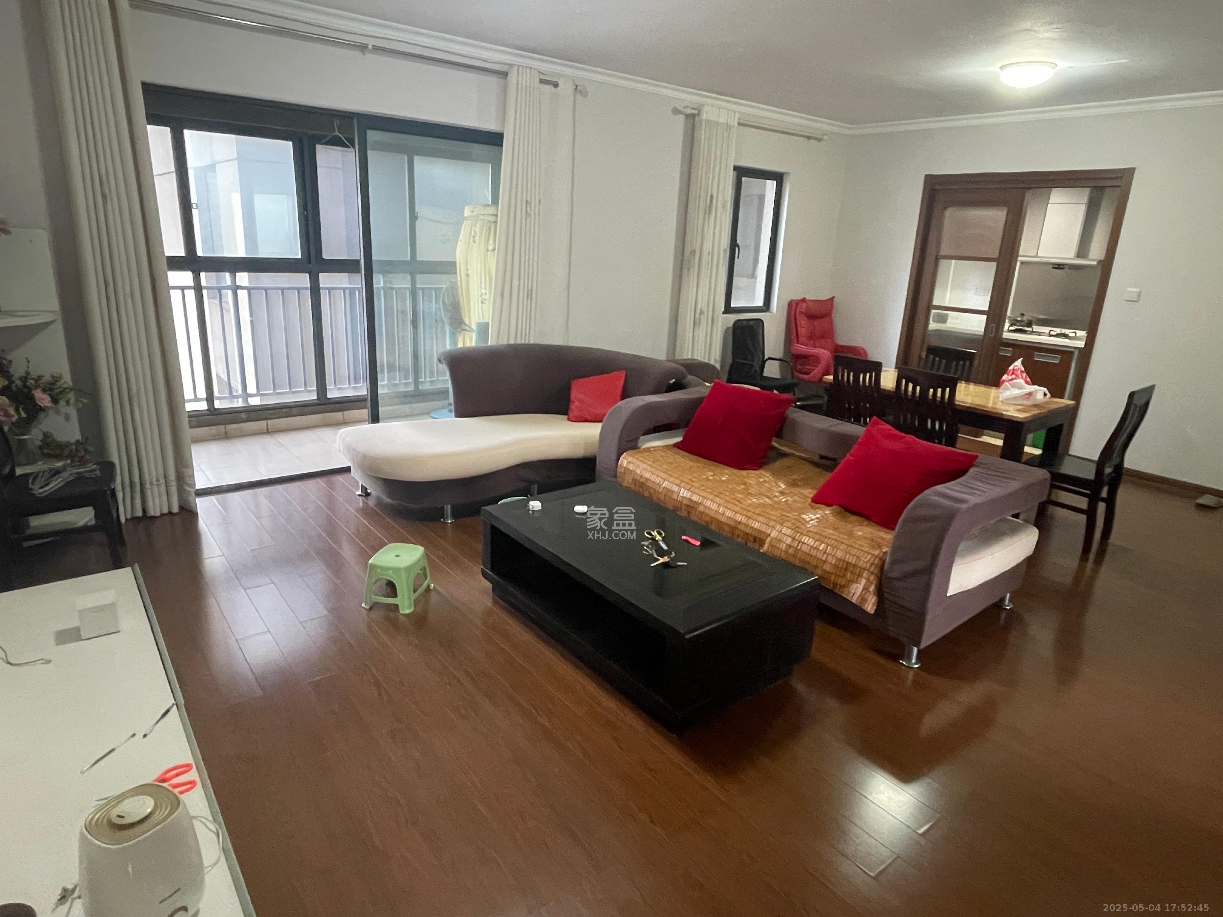 万科城市花园  3室2厅2卫   2300.00元/月室内图