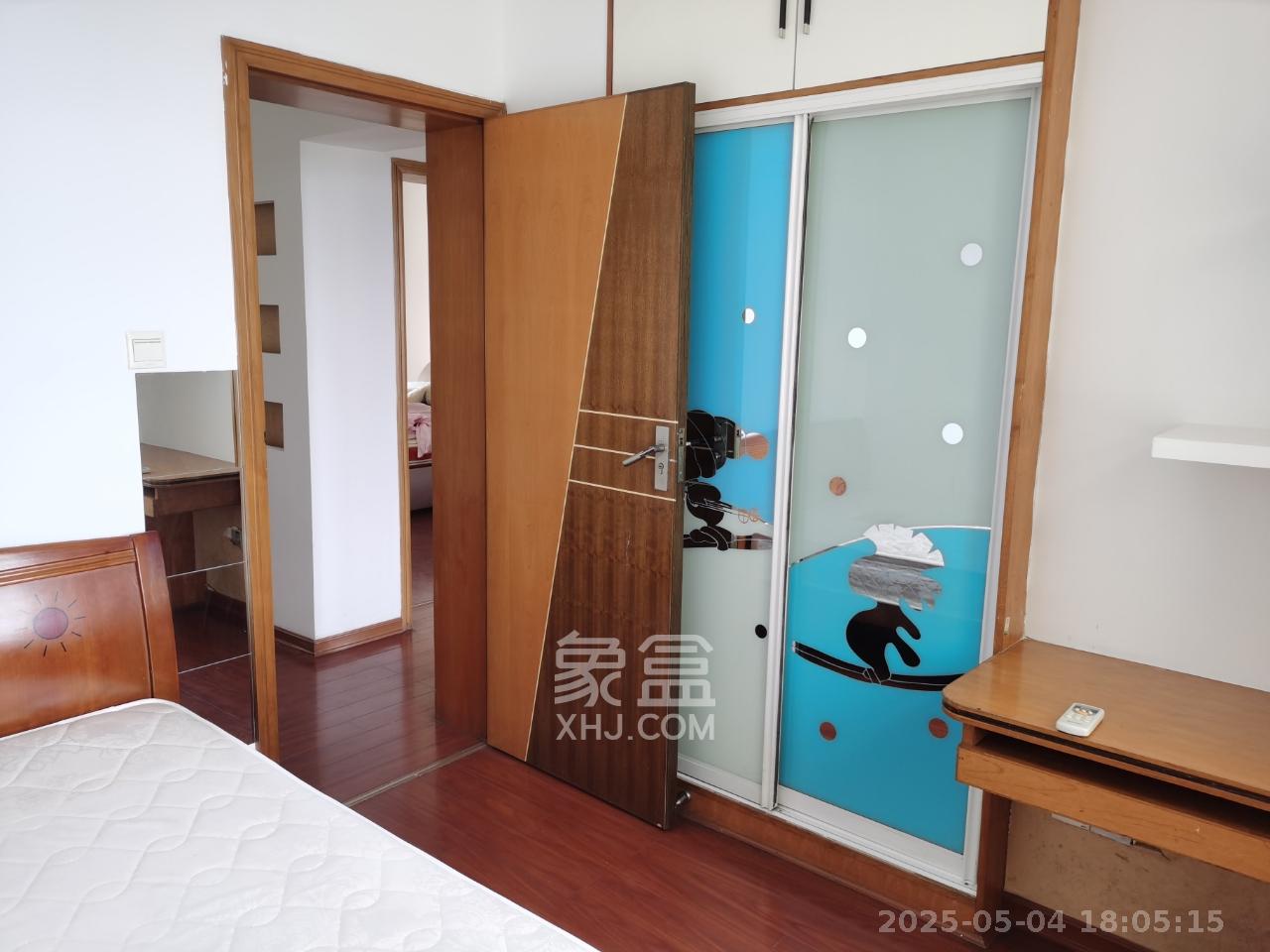 麓谷E家人  3室1厅1卫   2300.00元/月