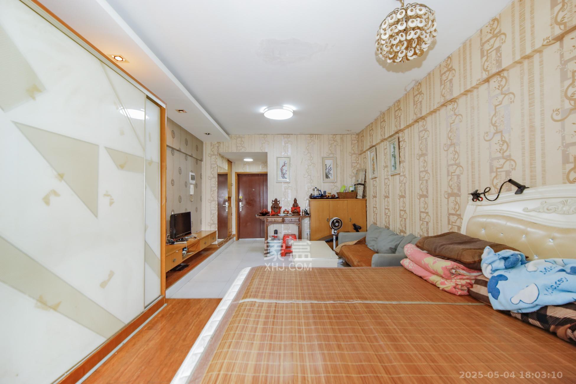 亚商国际 1室1厅1卫 24.8万 亚商国际 1室1厅1卫 24.8万客厅