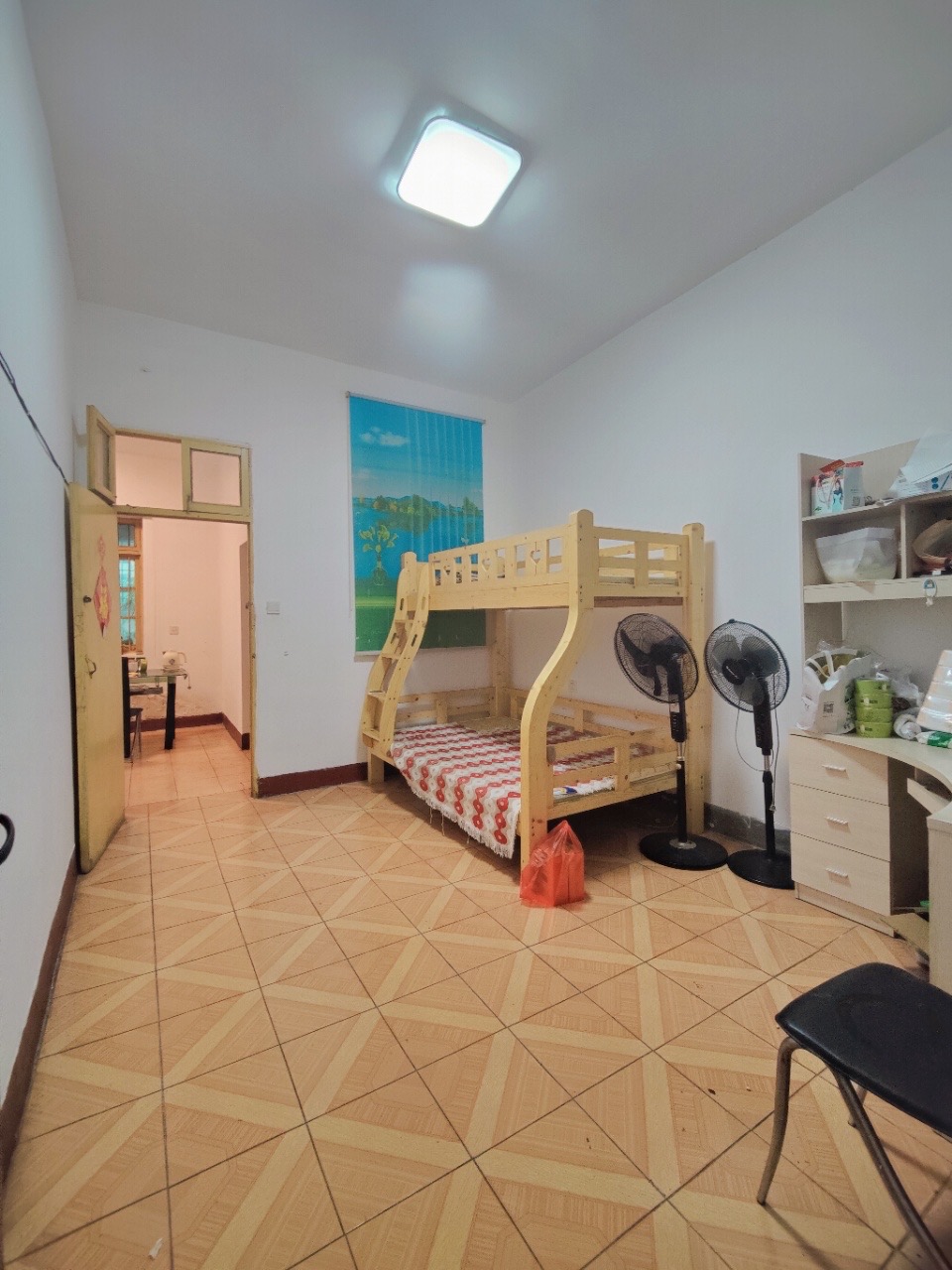 涟邵矿物局家属楼  3室2厅1卫    25.0万客厅