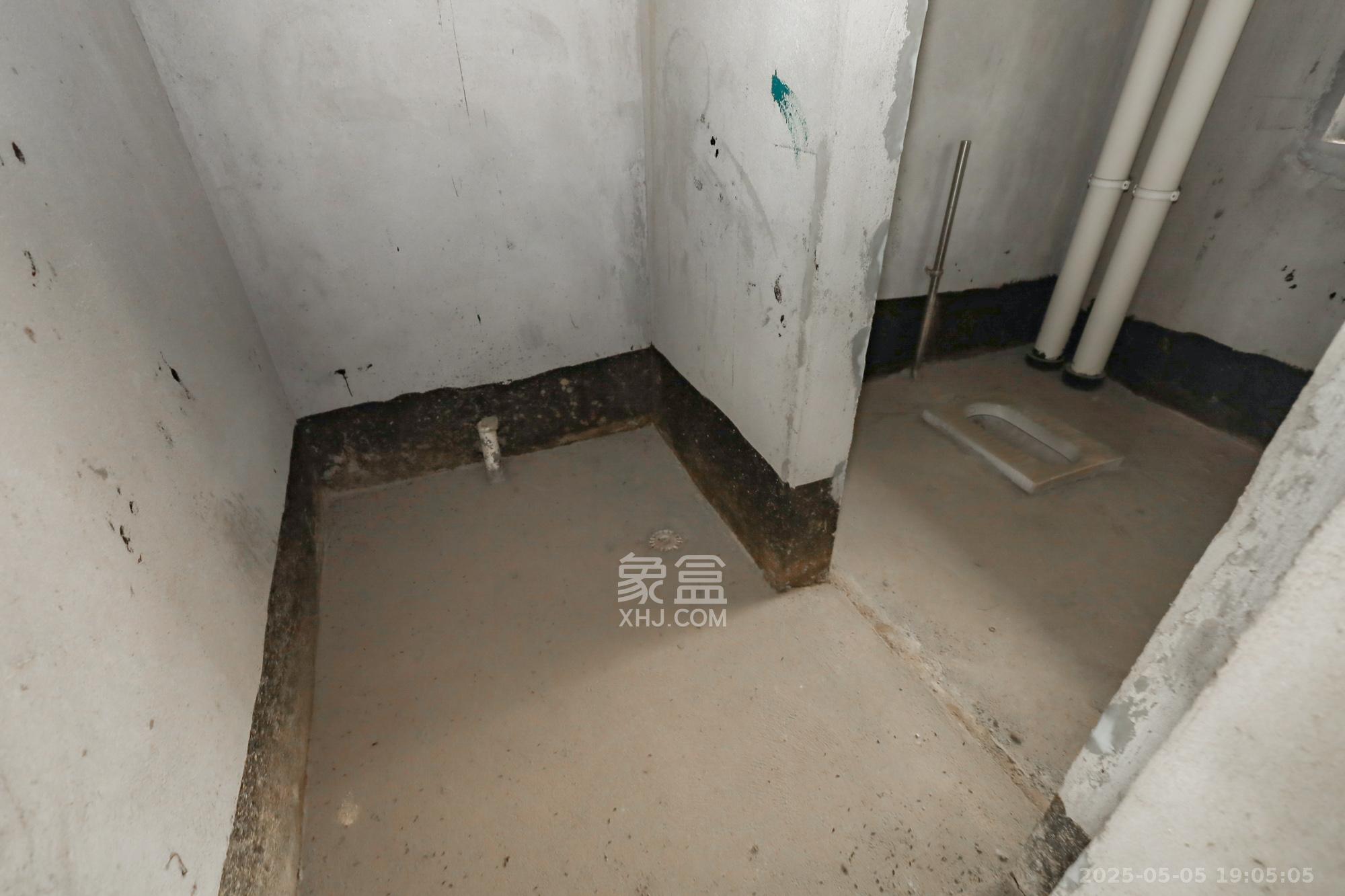 滨江金座  3室2厅2卫    165.0万 滨江金座  3室2厅2卫    165.0万卫生间