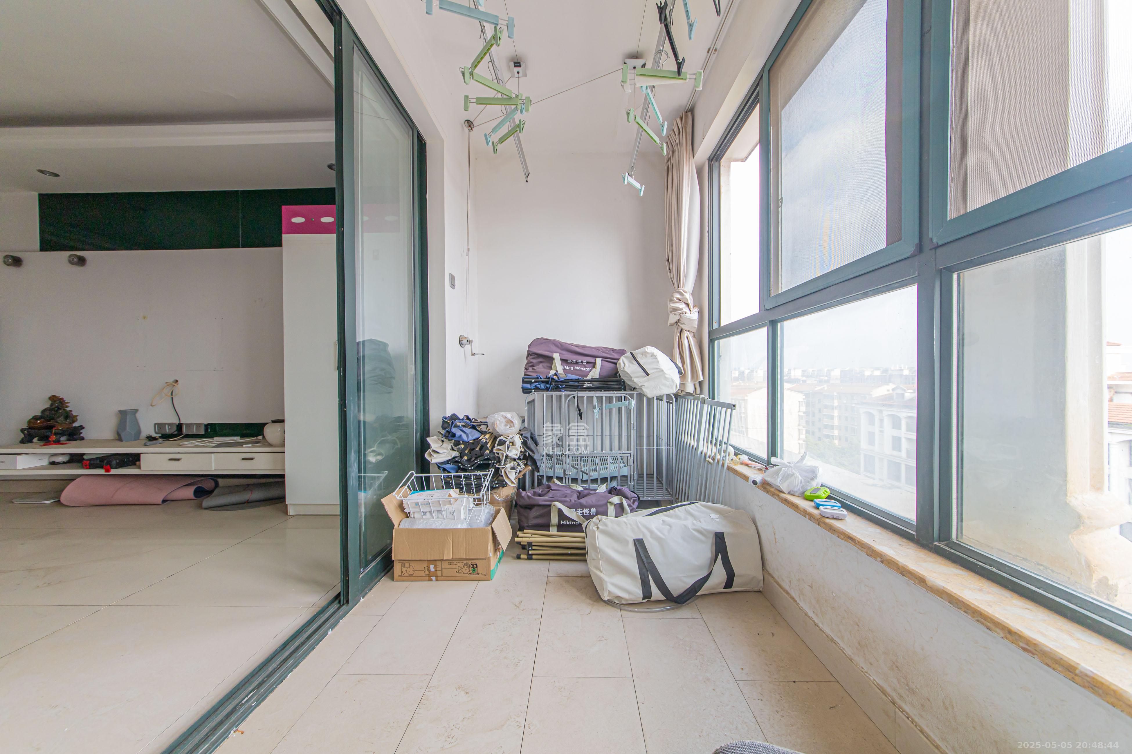 保利花园  3室2厅2卫    115.0万阳台