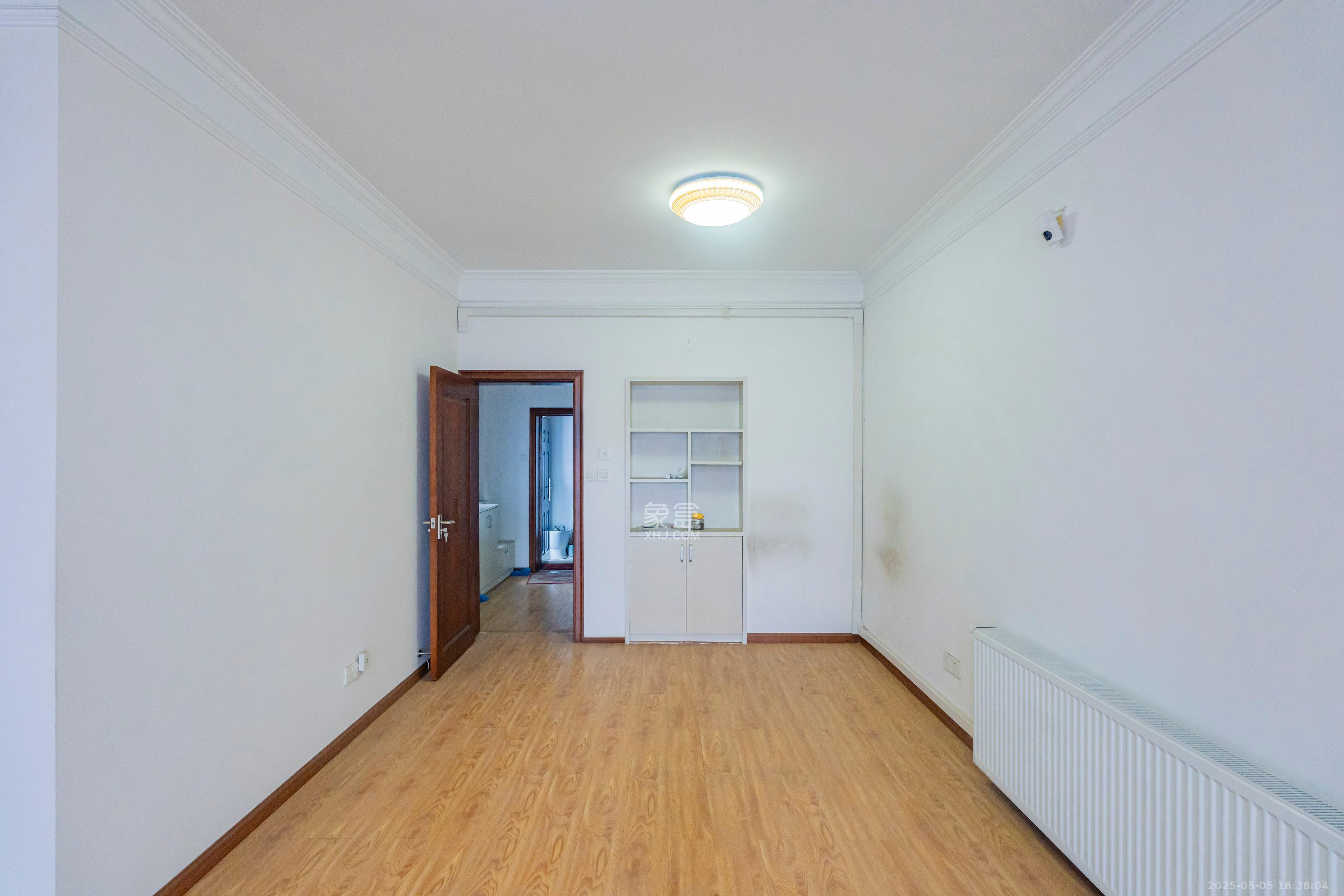 藏珑湖上国际花园 3室1厅1卫 90.0万 藏珑湖上国际花园 3室1厅1卫 90.0万客厅