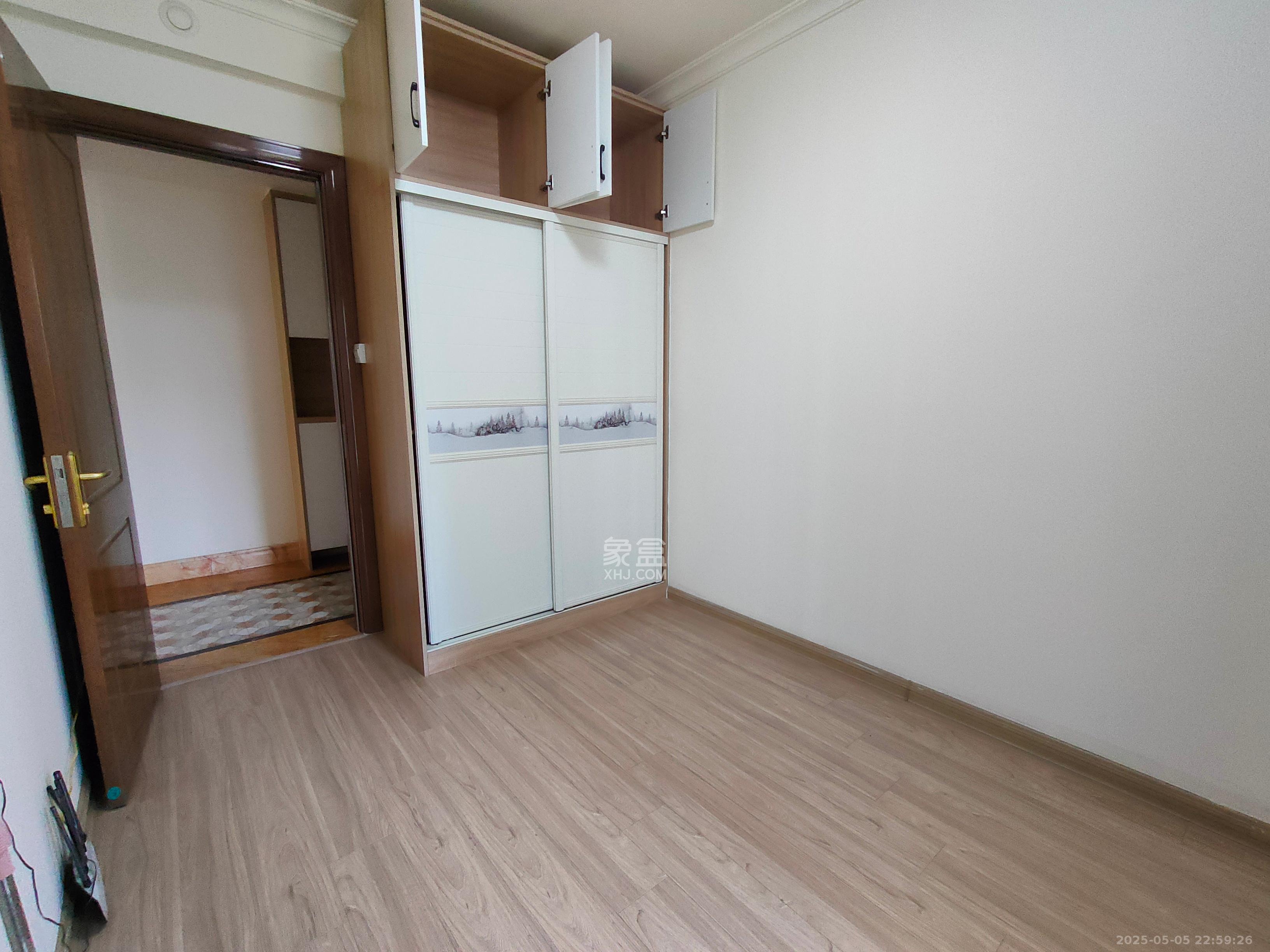 碧桂园南城首府(东宸林海)  3室2厅2卫    2600.0元/月 碧桂园南城首府(东宸林海)  3室2厅2卫    2600.0元/月室内图