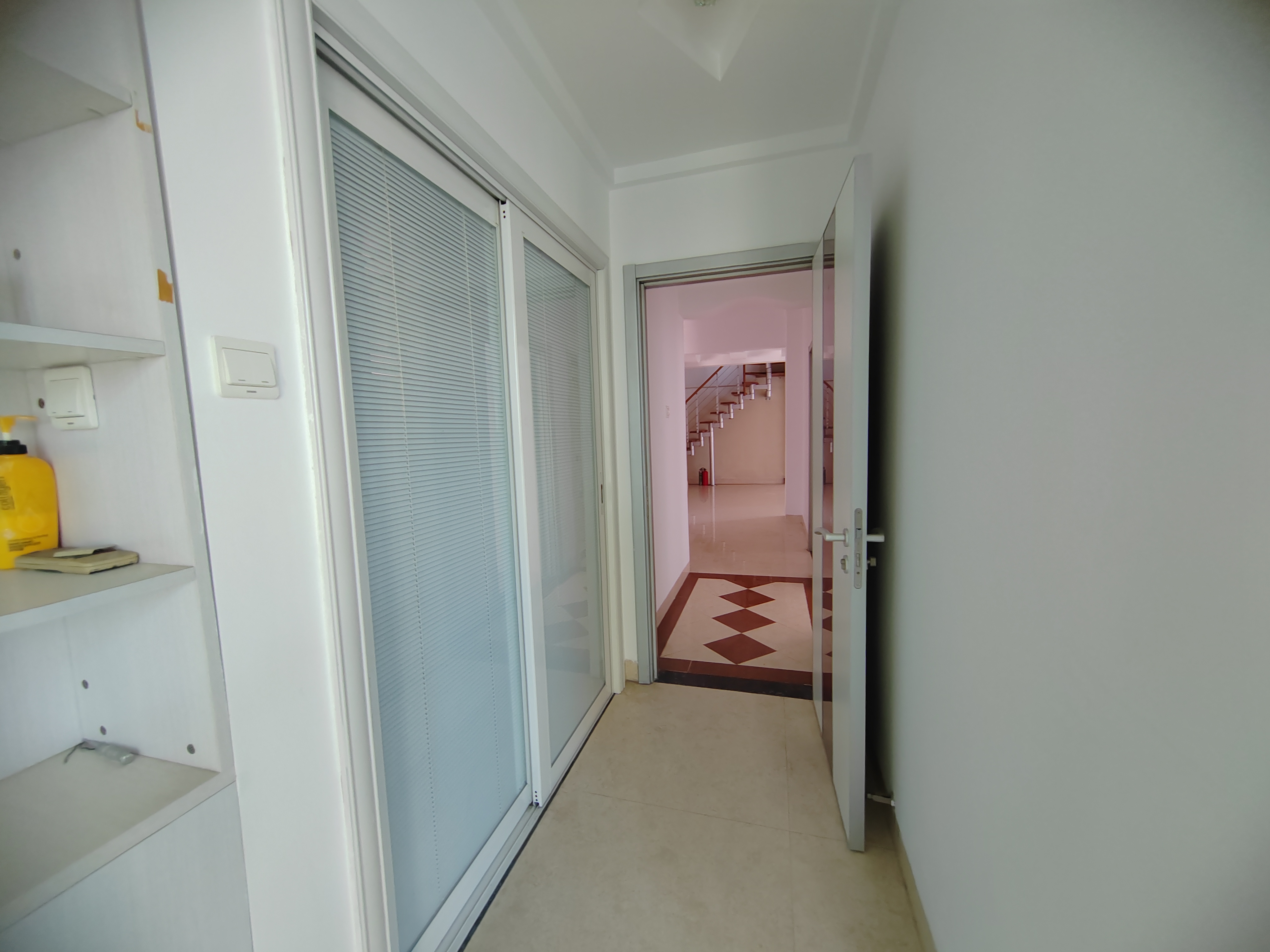 南海绿洲 3室3厅2卫 330.0万 南海绿洲 3室3厅2卫 330.0万卧室